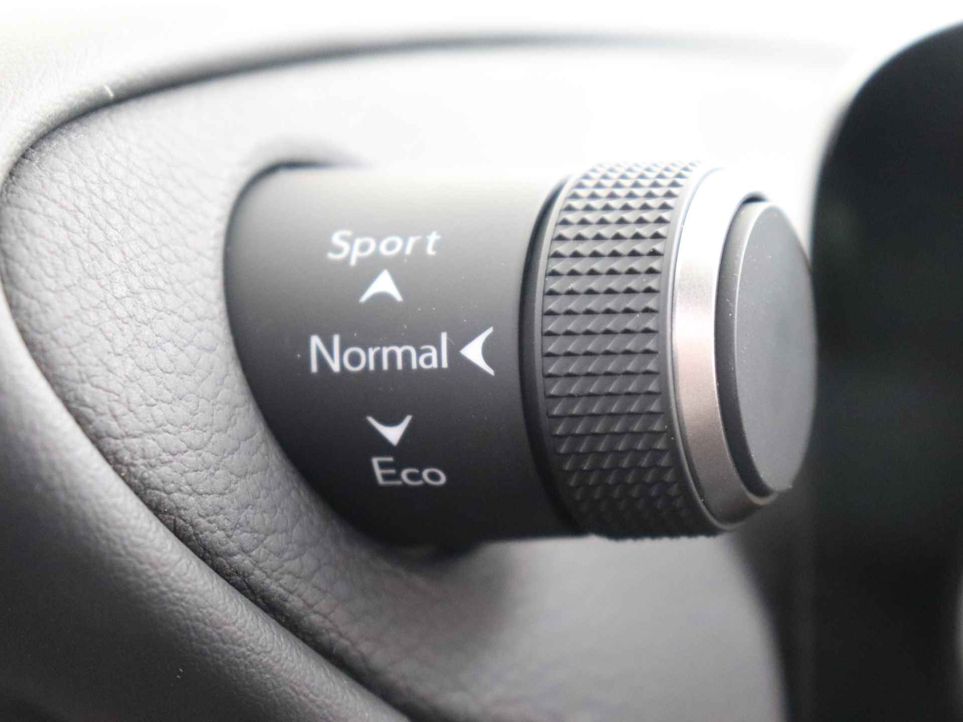 Lexus ES 300h Business Line | Premium Navigatiesysteem | Stoel- en stuurwielverwarming | Apple Carplay/ Android Auto | - 25/49