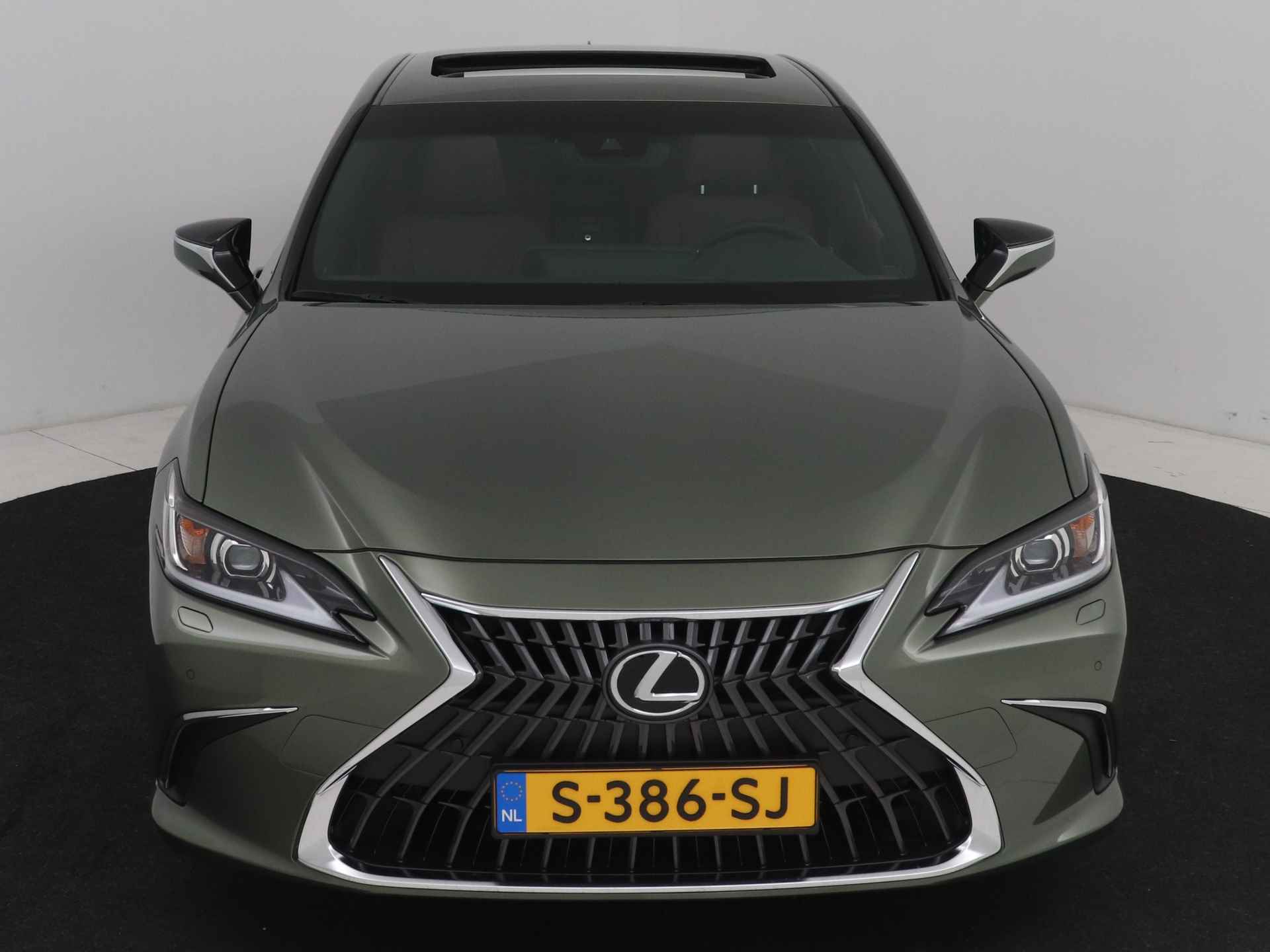 Lexus ES 300h Business Line | Premium Navigatiesysteem | Stoel- en stuurwielverwarming | Apple Carplay/ Android Auto | - 28/49