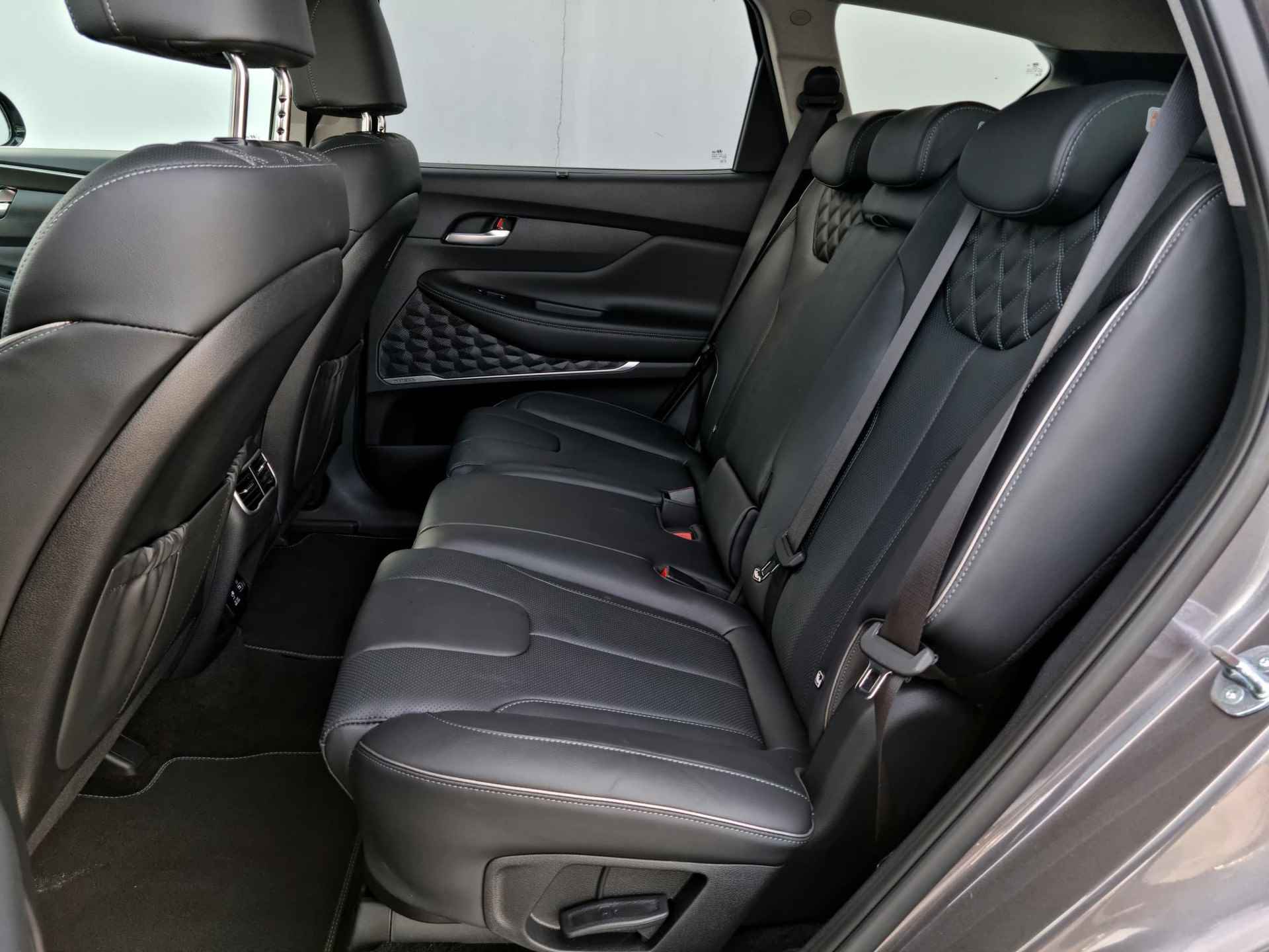 Hyundai Santa Fe 1.6 T-GDI HEV Premium 7Persoons Automaat / Lederen Bekleding / Head-up Display  / Elektrische Achterklep - 7/54