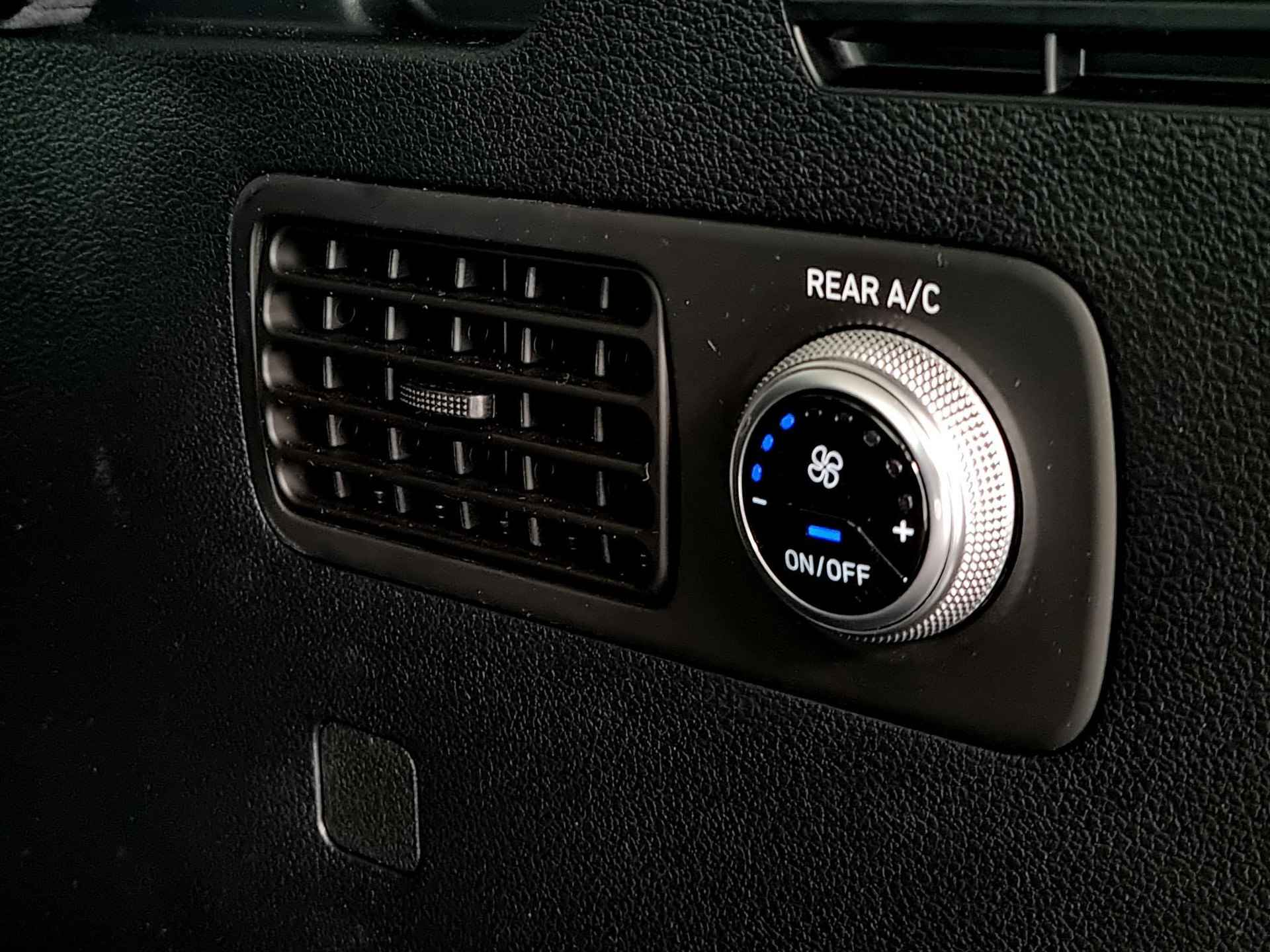 Hyundai Santa Fe 1.6 T-GDI HEV Premium 7Persoons Automaat / Lederen Bekleding / Head-up Display  / Elektrische Achterklep - 31/54