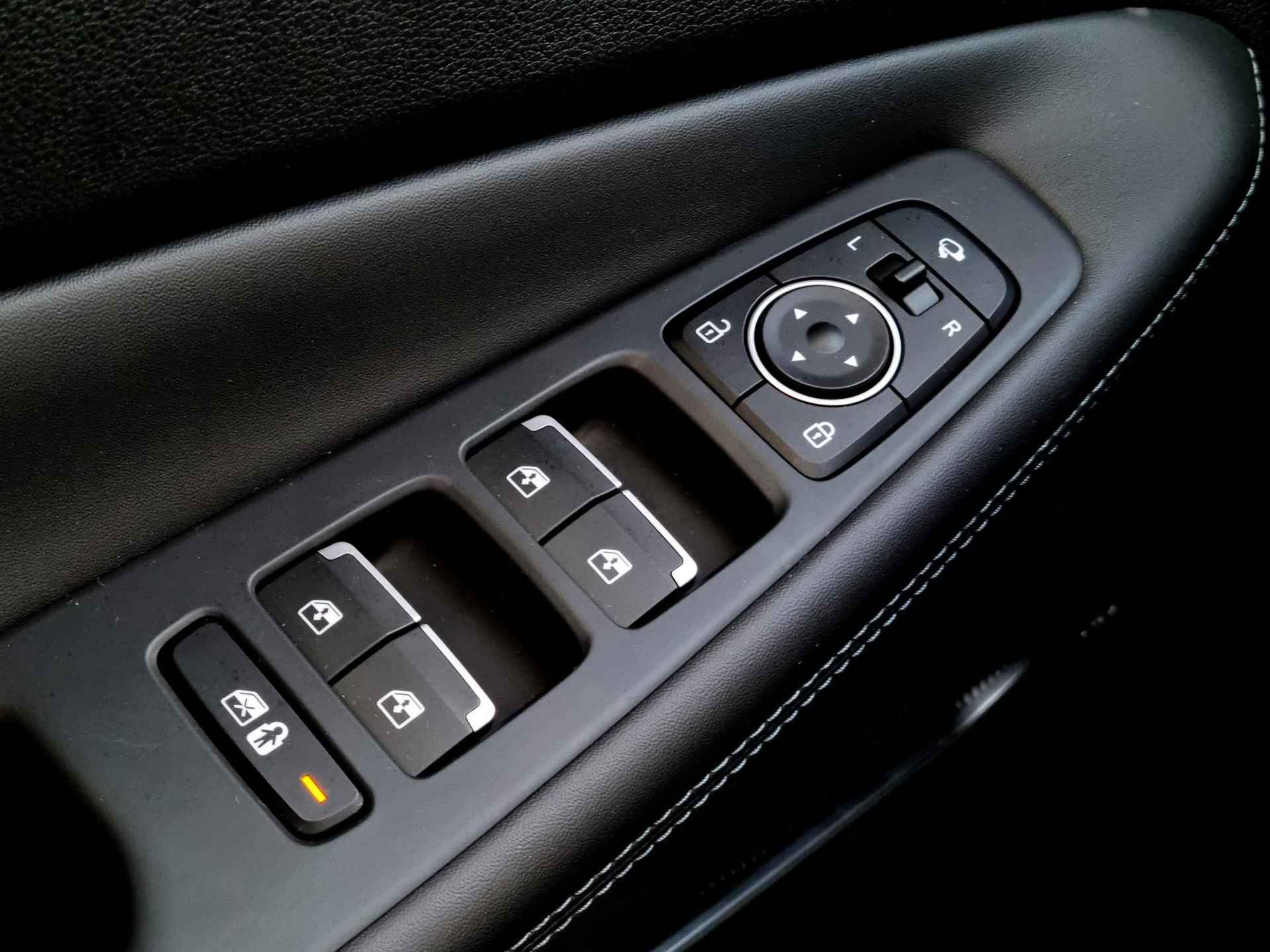 Hyundai Santa Fe 1.6 T-GDI HEV Premium 7Persoons Automaat / Lederen Bekleding / Head-up Display  / Elektrische Achterklep - 35/54