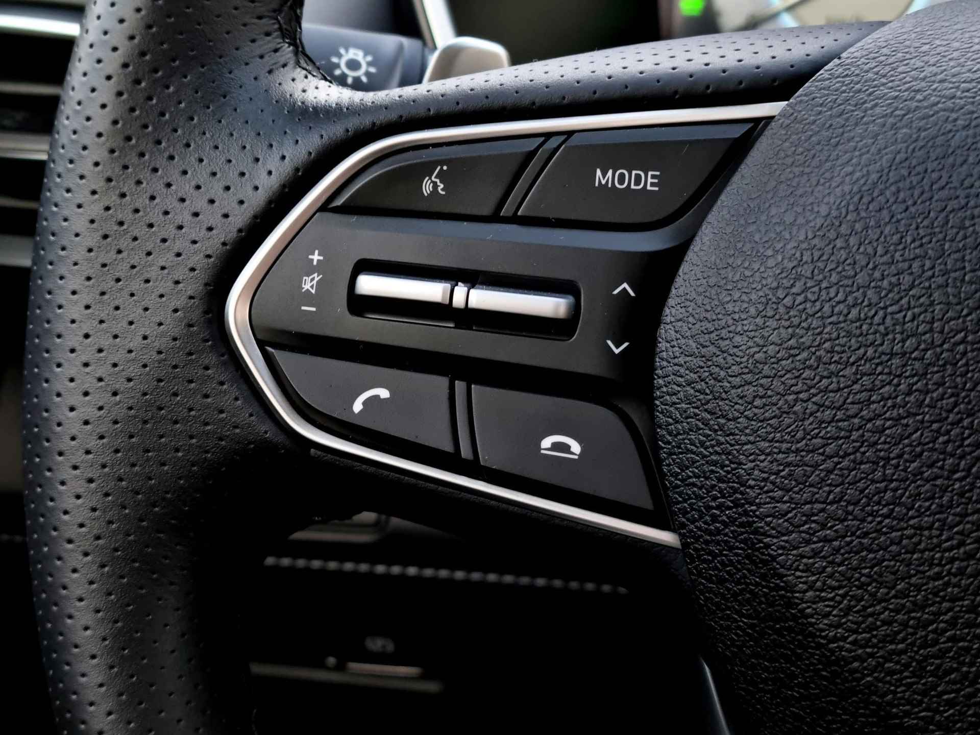Hyundai Santa Fe 1.6 T-GDI HEV Premium 7Persoons Automaat / Lederen Bekleding / Head-up Display  / Elektrische Achterklep - 40/54