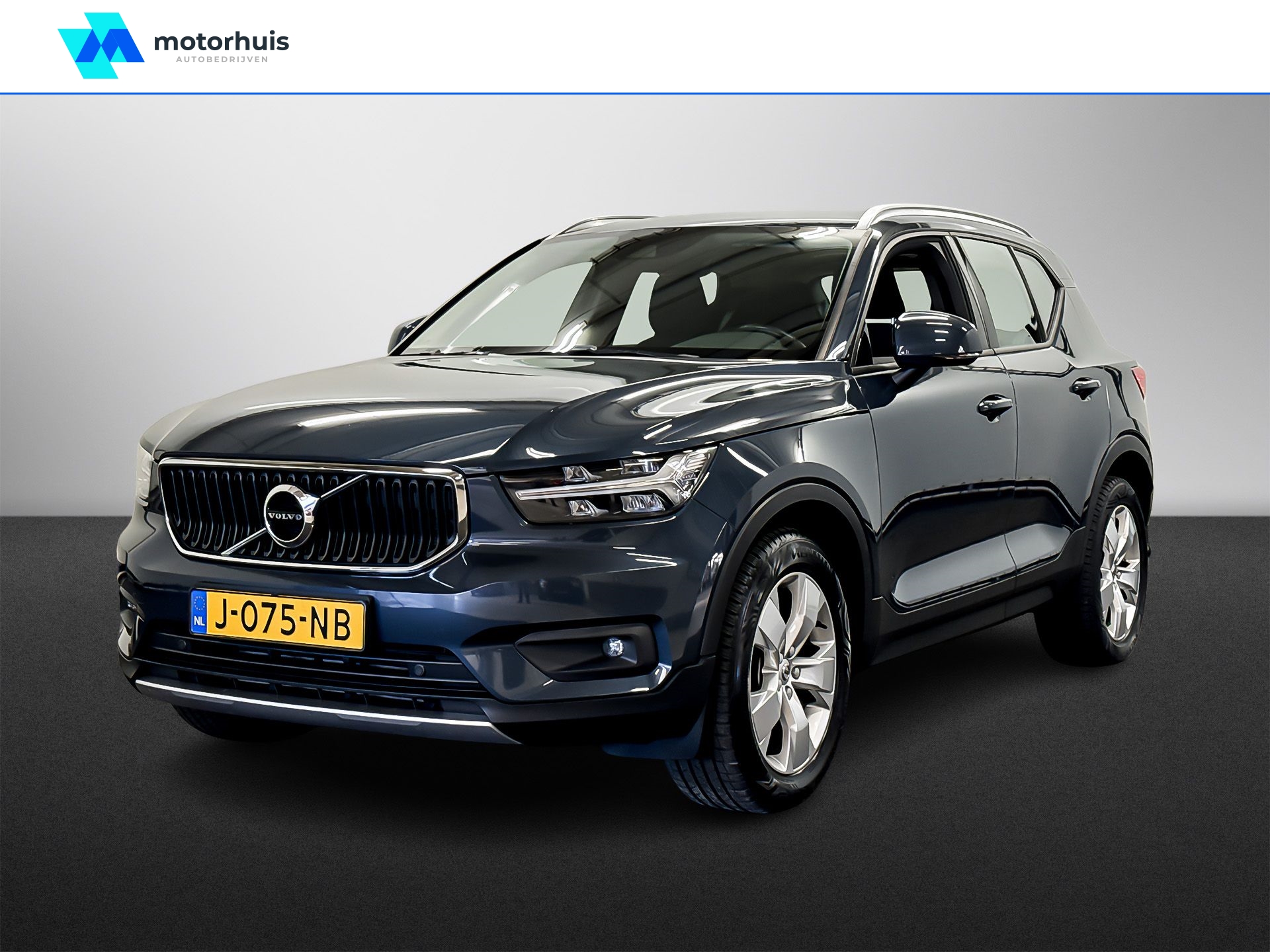 VOLVO Xc40 T2 129PK MOMENTUM PRO NAVI TEL PDC LED NAP