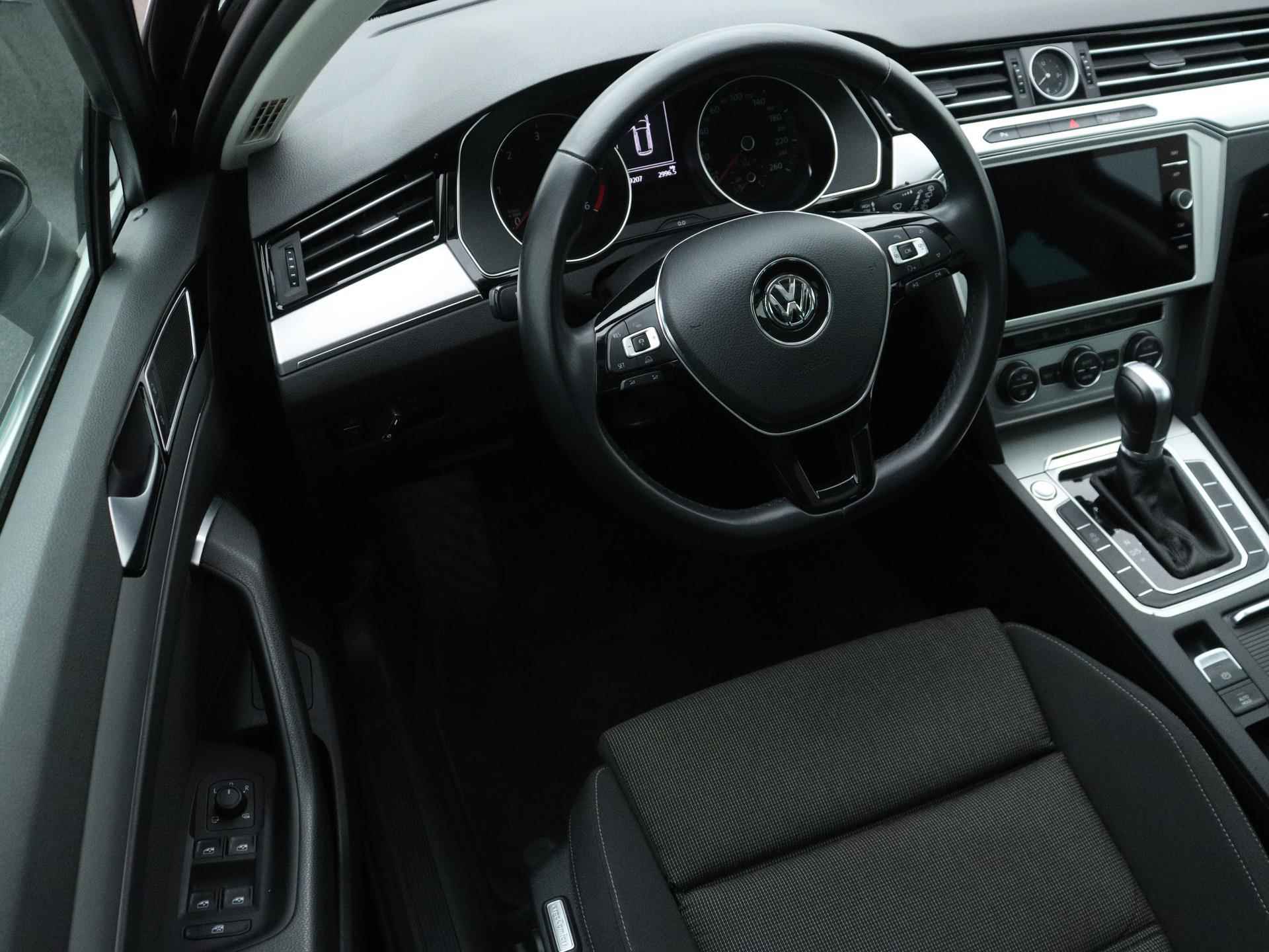 Volkswagen Passat Variant 2.0 TDI Comfortline Business 150 PK | Automaat | Navigatie | Panoramadak | Apple Carplay | Android Auto | Adaptive Cruise Control | LED | Lichtmetalen velgen | Parkeersensoren | - 9/25