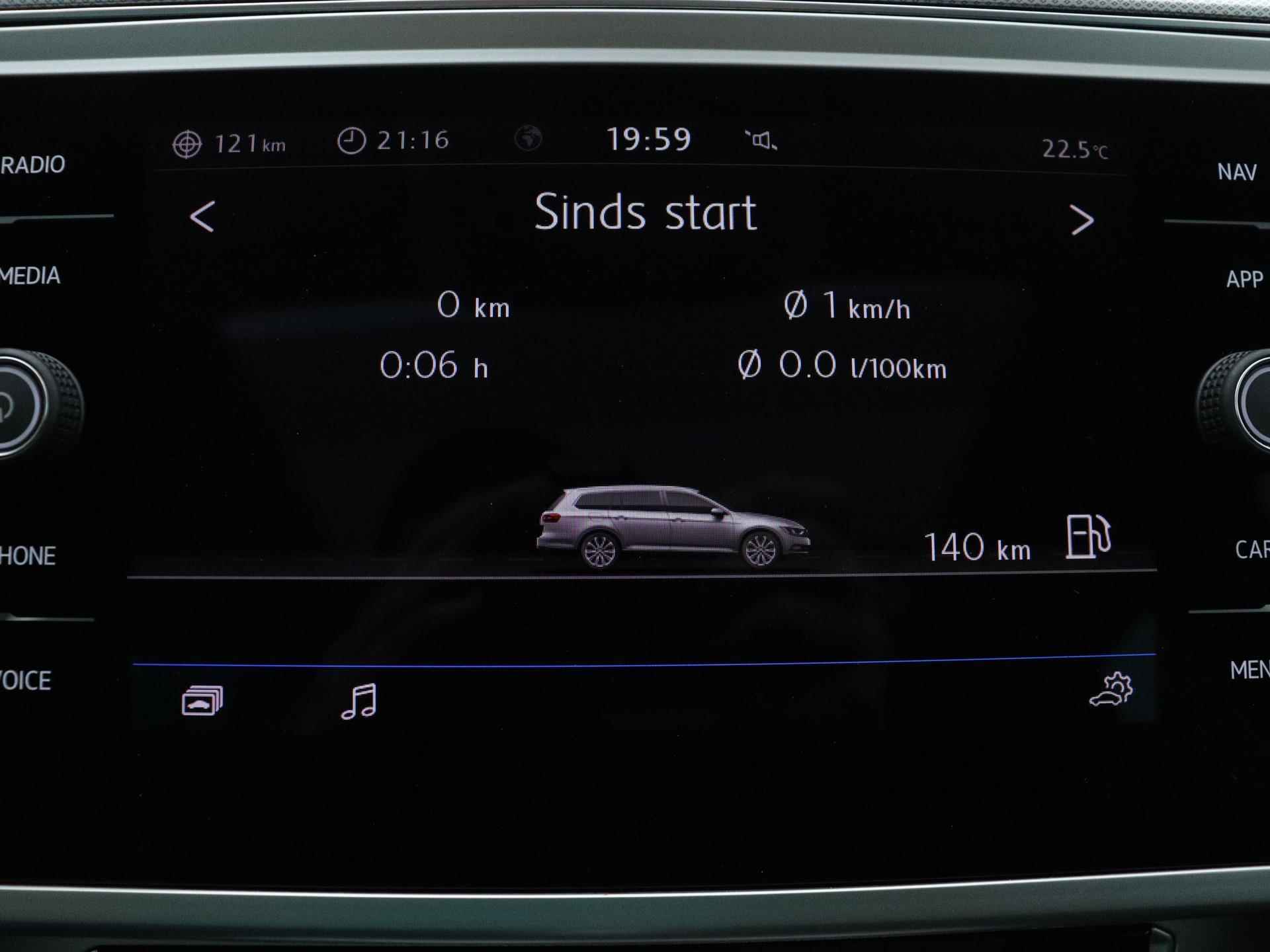 Volkswagen Passat Variant 2.0 TDI Comfortline Business 150 PK | Automaat | Navigatie | Panoramadak | Apple Carplay | Android Auto | Adaptive Cruise Control | LED | Lichtmetalen velgen | Parkeersensoren | - 14/25