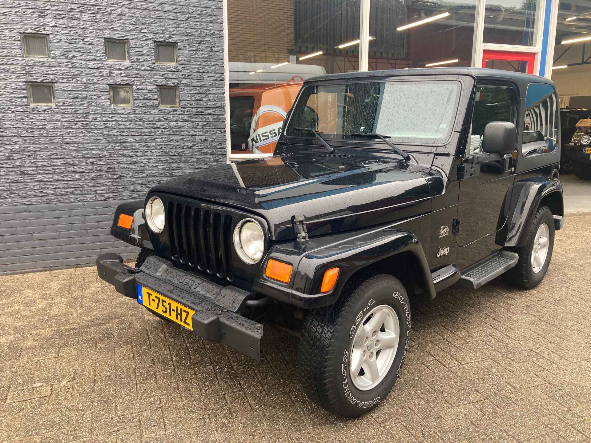 Jeep Wrangler 4.0i Hardtop Sahara - 2/8