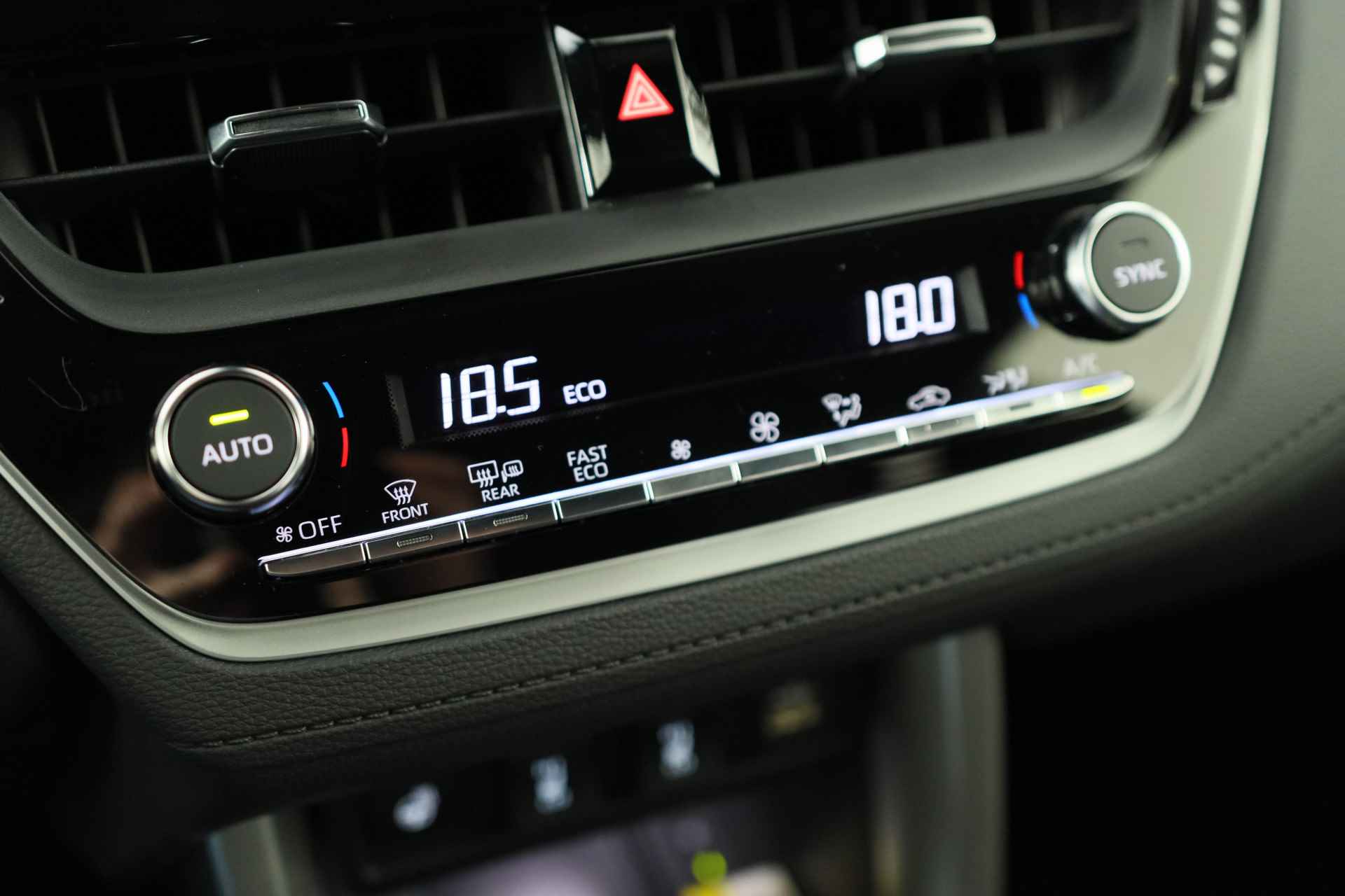 Toyota Corolla Cross Hybrid 140 Dynamic | LED | Clima | Stoel/Stuur Verwarming | Camera | Keyless | Cruise Adaptive | Navi By App | 18'' Lichtmetalen - 10/37