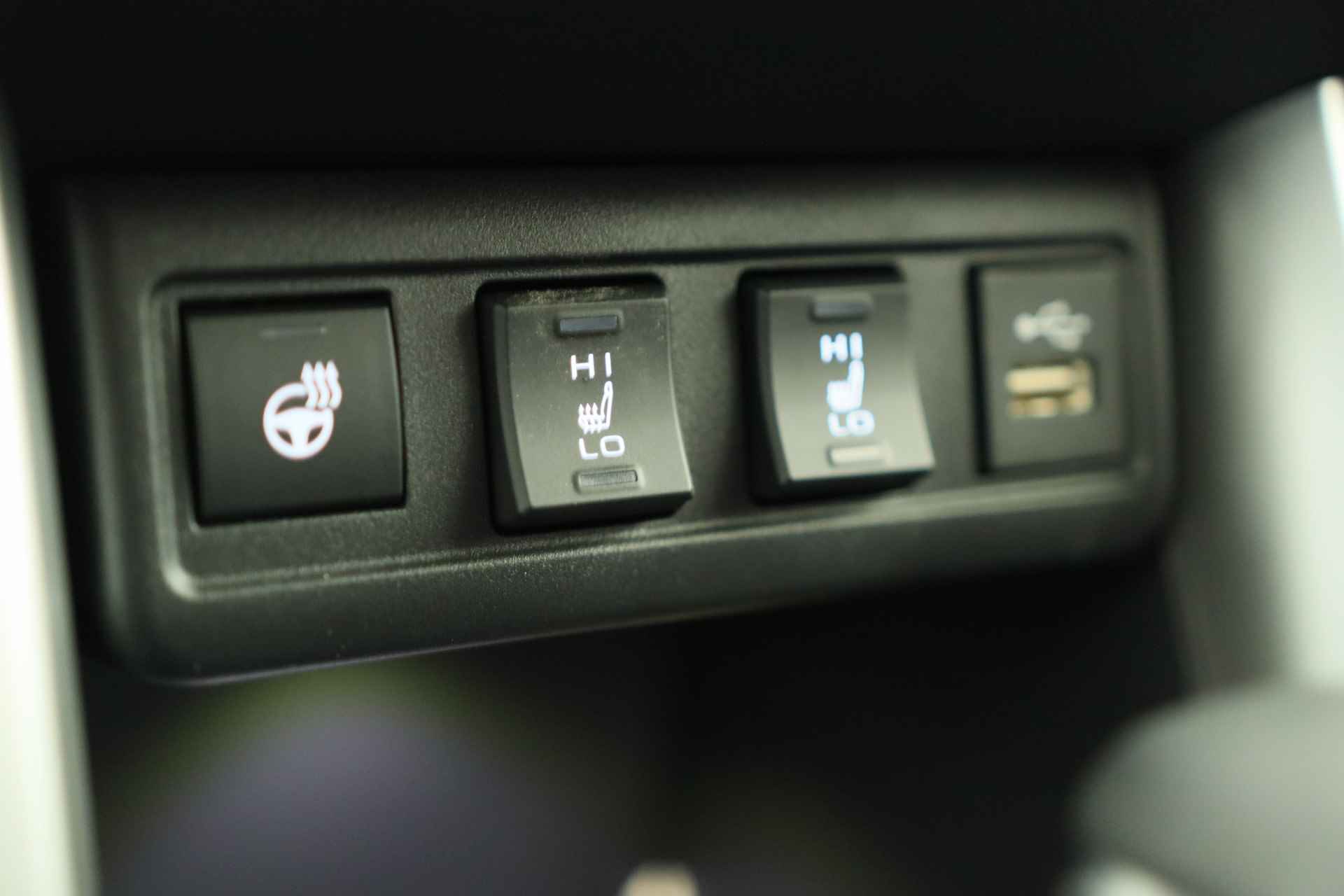 Toyota Corolla Cross Hybrid 140 Dynamic | LED | Clima | Stoel/Stuur Verwarming | Camera | Keyless | Cruise Adaptive | Navi By App | 18'' Lichtmetalen - 14/37