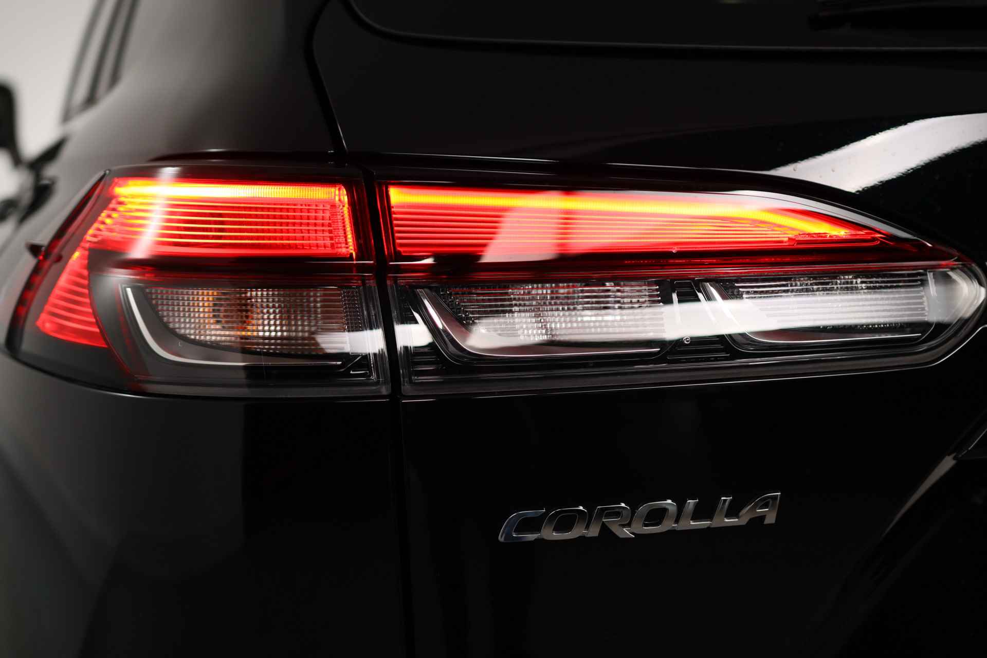 Toyota Corolla Cross Hybrid 140 Dynamic | LED | Clima | Stoel/Stuur Verwarming | Camera | Keyless | Cruise Adaptive | Navi By App | 18'' Lichtmetalen - 22/37