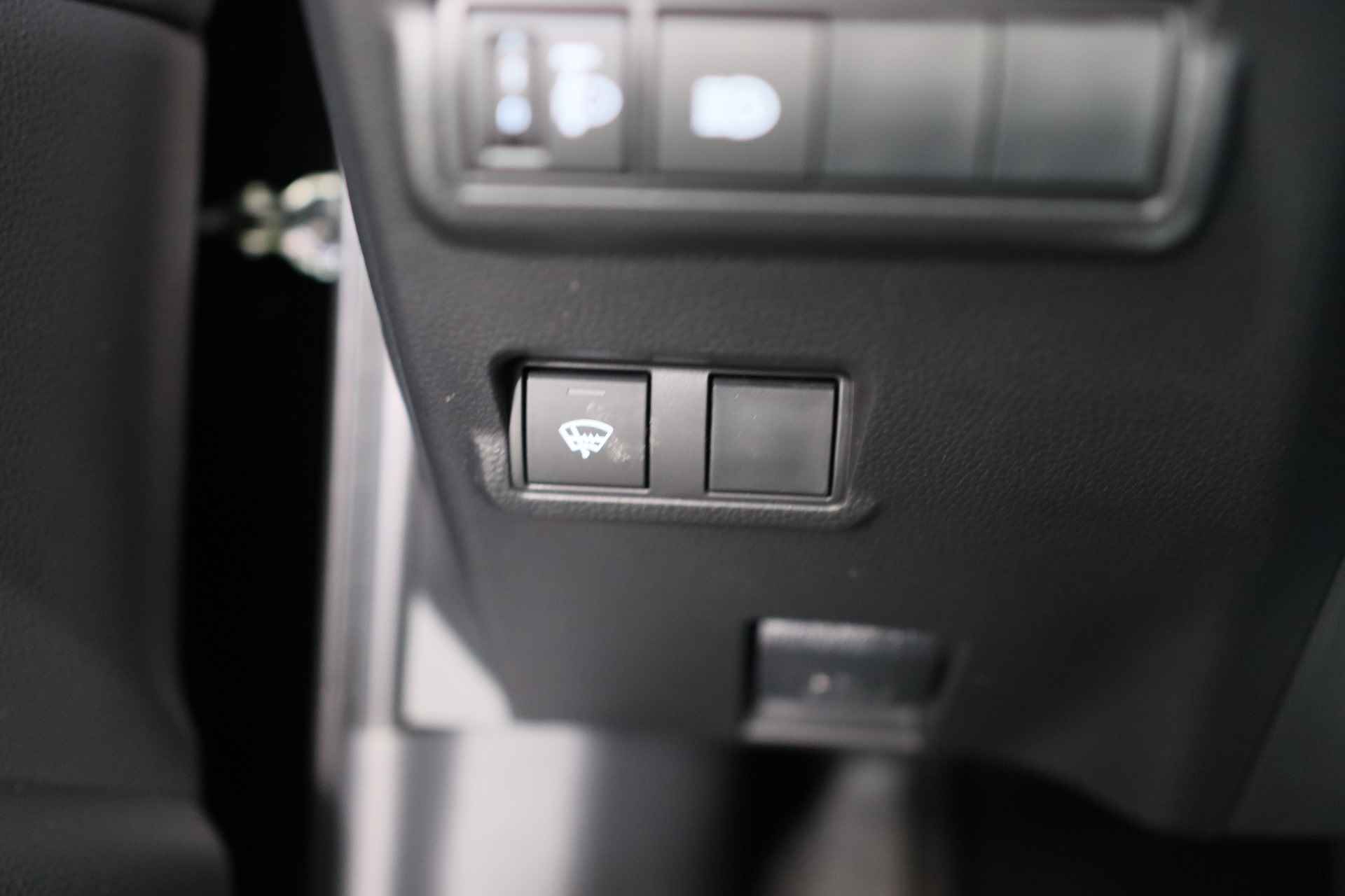 Toyota Corolla Cross Hybrid 140 Dynamic | LED | Clima | Stoel/Stuur Verwarming | Camera | Keyless | Cruise Adaptive | Navi By App | 18'' Lichtmetalen - 31/37