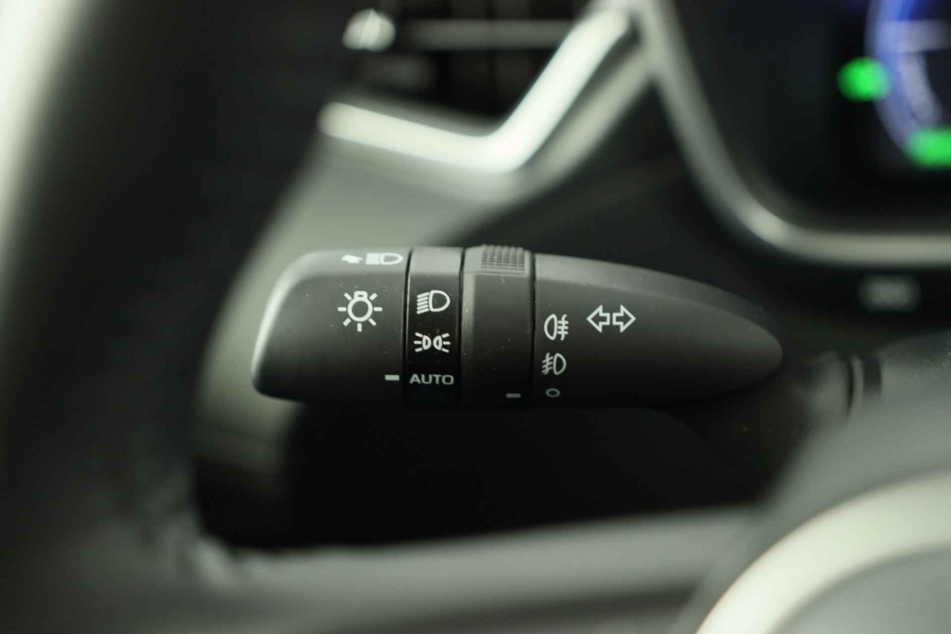 Toyota Corolla Cross Hybrid 140 Dynamic | LED | Clima | Stoel/Stuur Verwarming | Camera | Keyless | Cruise Adaptive | Navi By App | 18'' Lichtmetalen - 32/37