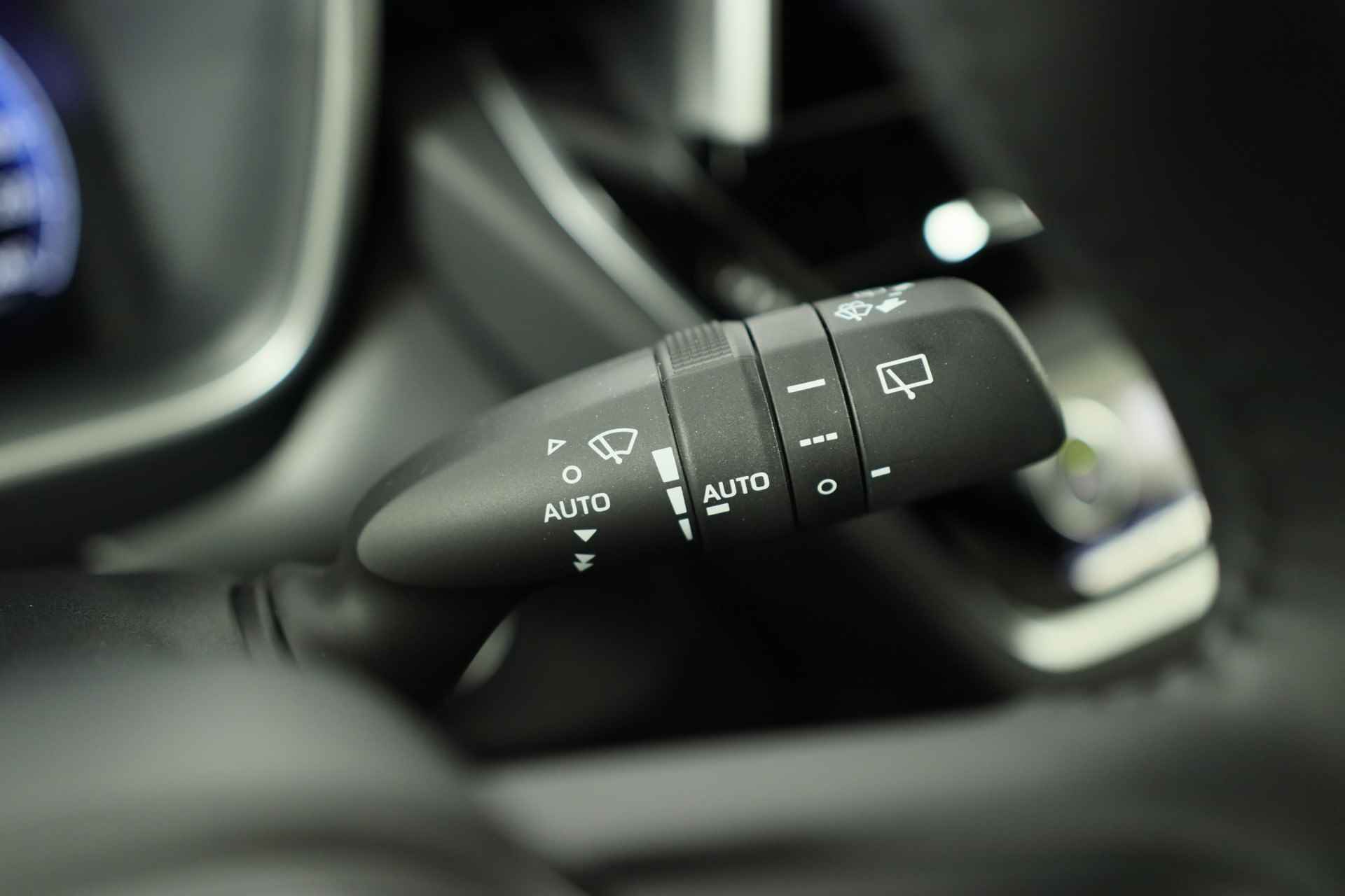 Toyota Corolla Cross Hybrid 140 Dynamic | LED | Clima | Stoel/Stuur Verwarming | Camera | Keyless | Cruise Adaptive | Navi By App | 18'' Lichtmetalen - 33/37