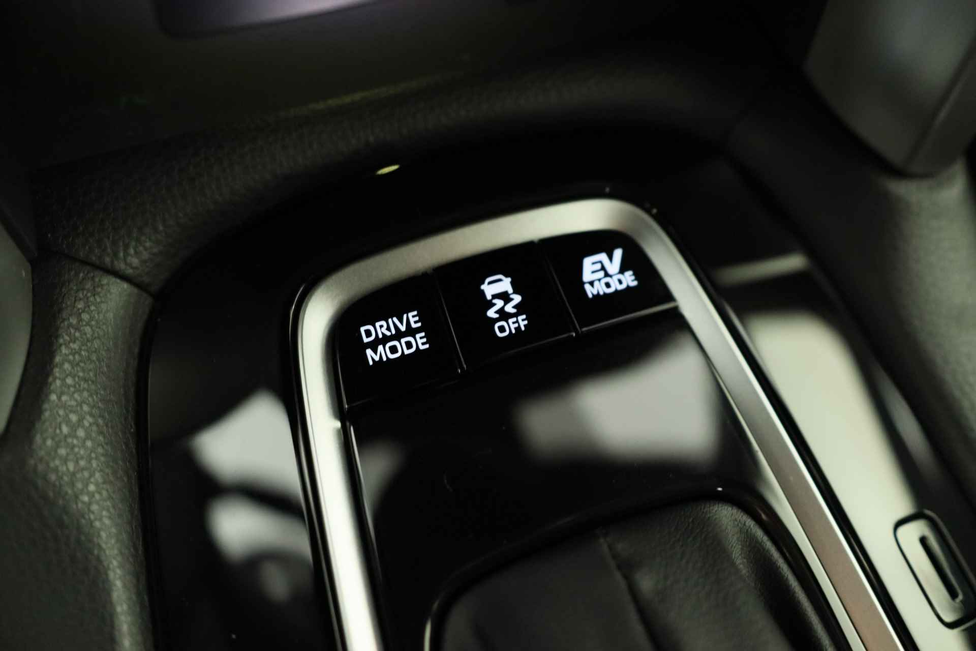 Toyota Corolla Cross Hybrid 140 Dynamic | LED | Clima | Stoel/Stuur Verwarming | Camera | Keyless | Cruise Adaptive | Navi By App | 18'' Lichtmetalen - 35/37