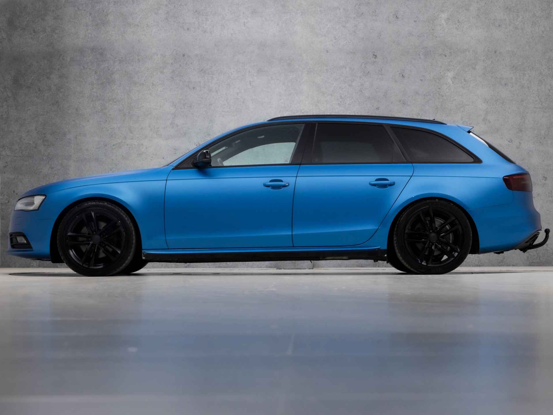 Audi A4 Avant 2.0 TDI Sport Automaat (NAVIGATIE, MAT BLAUW, STOELVERWARMING, TREKHAAK, GETINT GLAS, ZWART HEMEL, SPORTSTOELEN, CRUISE, XENON, BLUETOOTH, NIEUWSTAAT) - 2/33