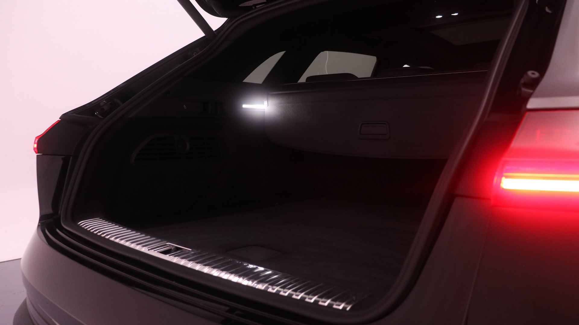 Audi e-tron e-tron 55 Quattro 408pk | Panoramadak | Sportstoelen | 22" LMV | - 21/36