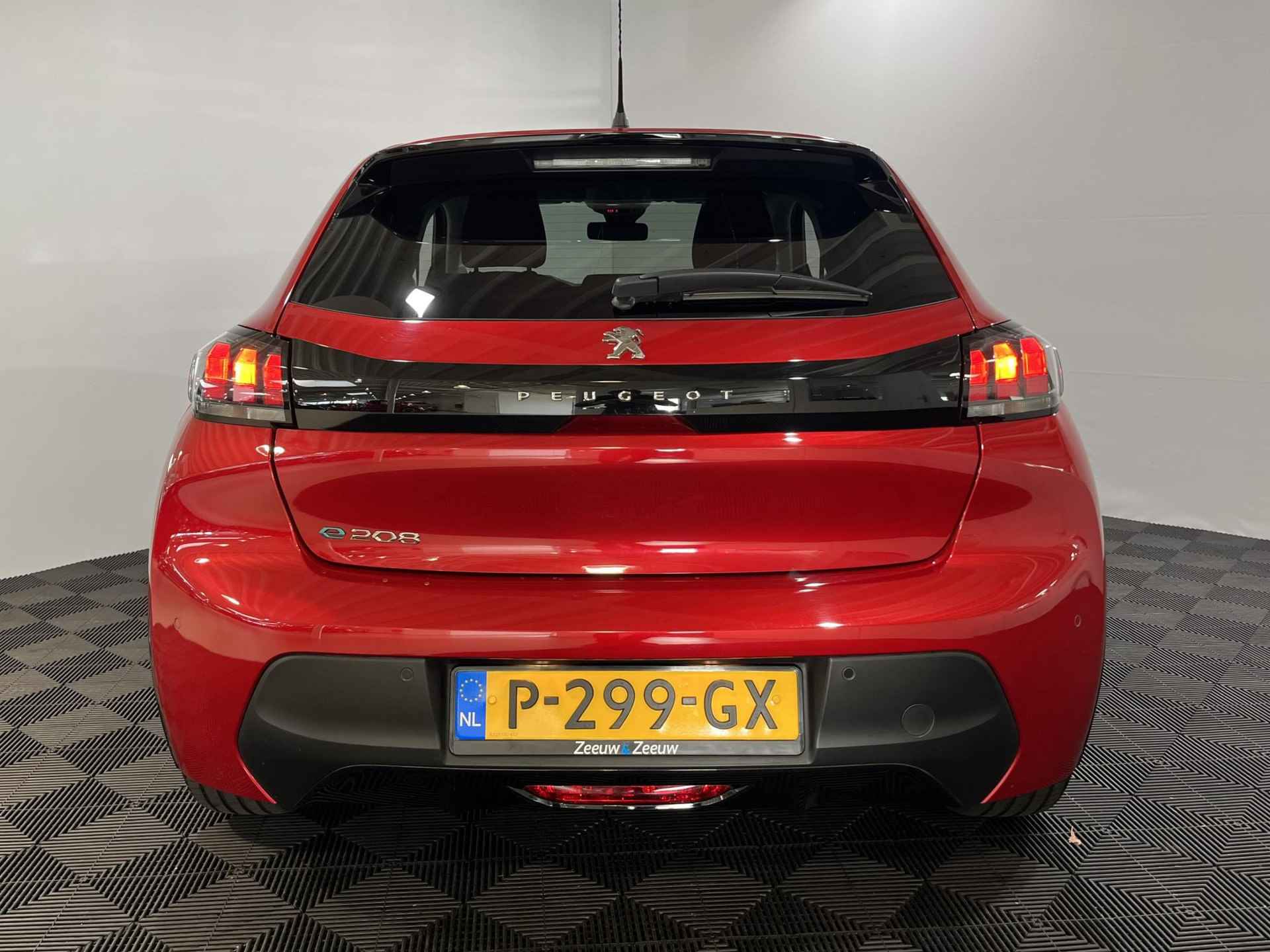 Peugeot e-208 EV Active Pack 50 kWh Automaat | Subsidie mogelijkheid | Snel Laad Functie | Navi | Parkeersensoren | Lichtmetalen Velgen | Privacy Glass | Cruise Control | Climate Control | - 7/30