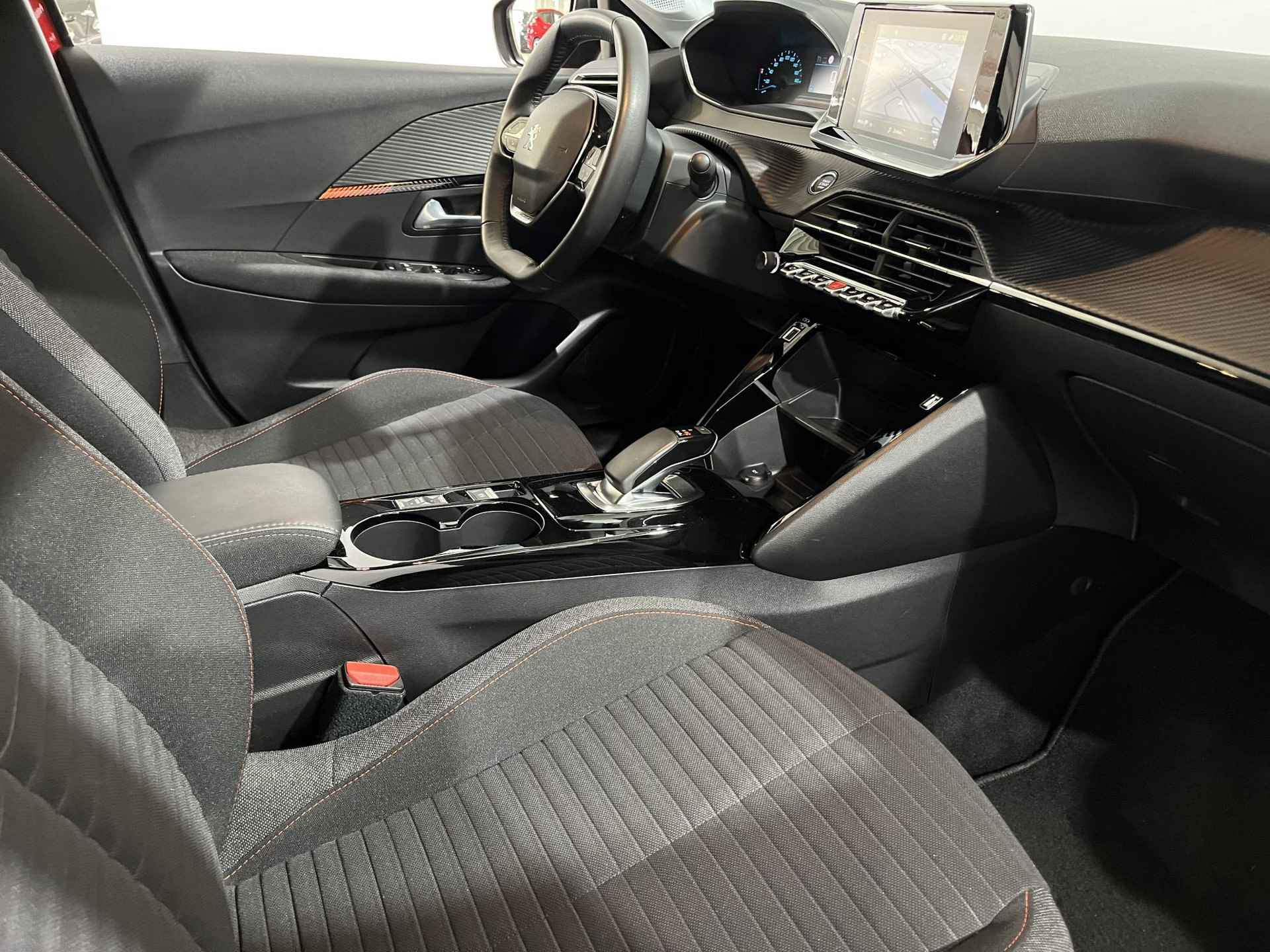 Peugeot e-208 EV Active Pack 50 kWh Automaat | Subsidie mogelijkheid | Snel Laad Functie | Navi | Parkeersensoren | Lichtmetalen Velgen | Privacy Glass | Cruise Control | Climate Control | - 12/30