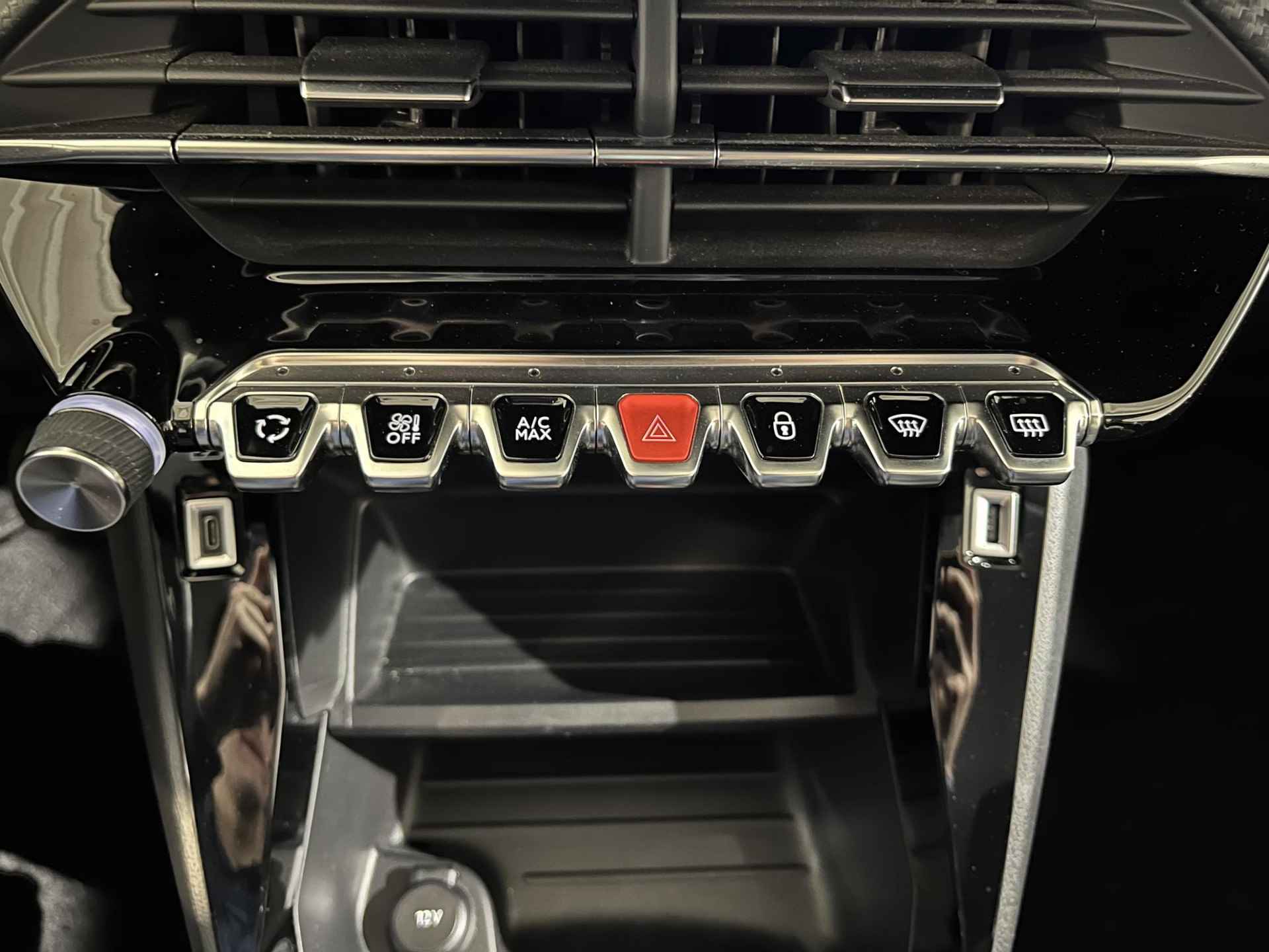 Peugeot e-208 EV Active Pack 50 kWh Automaat | Subsidie mogelijkheid | Snel Laad Functie | Navi | Parkeersensoren | Lichtmetalen Velgen | Privacy Glass | Cruise Control | Climate Control | - 24/30