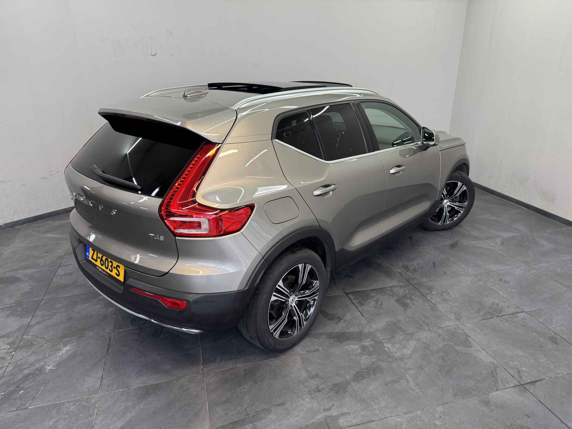 Volvo XC40 2.0 T4 Inscription✅Luxury Line✅Origineel Nederlands✅Panoramadak✅Harman/Kardon✅Stoelverwarming✅Adaptive Cruise Control✅Stuurverwarming✅NAP✅ - 33/96