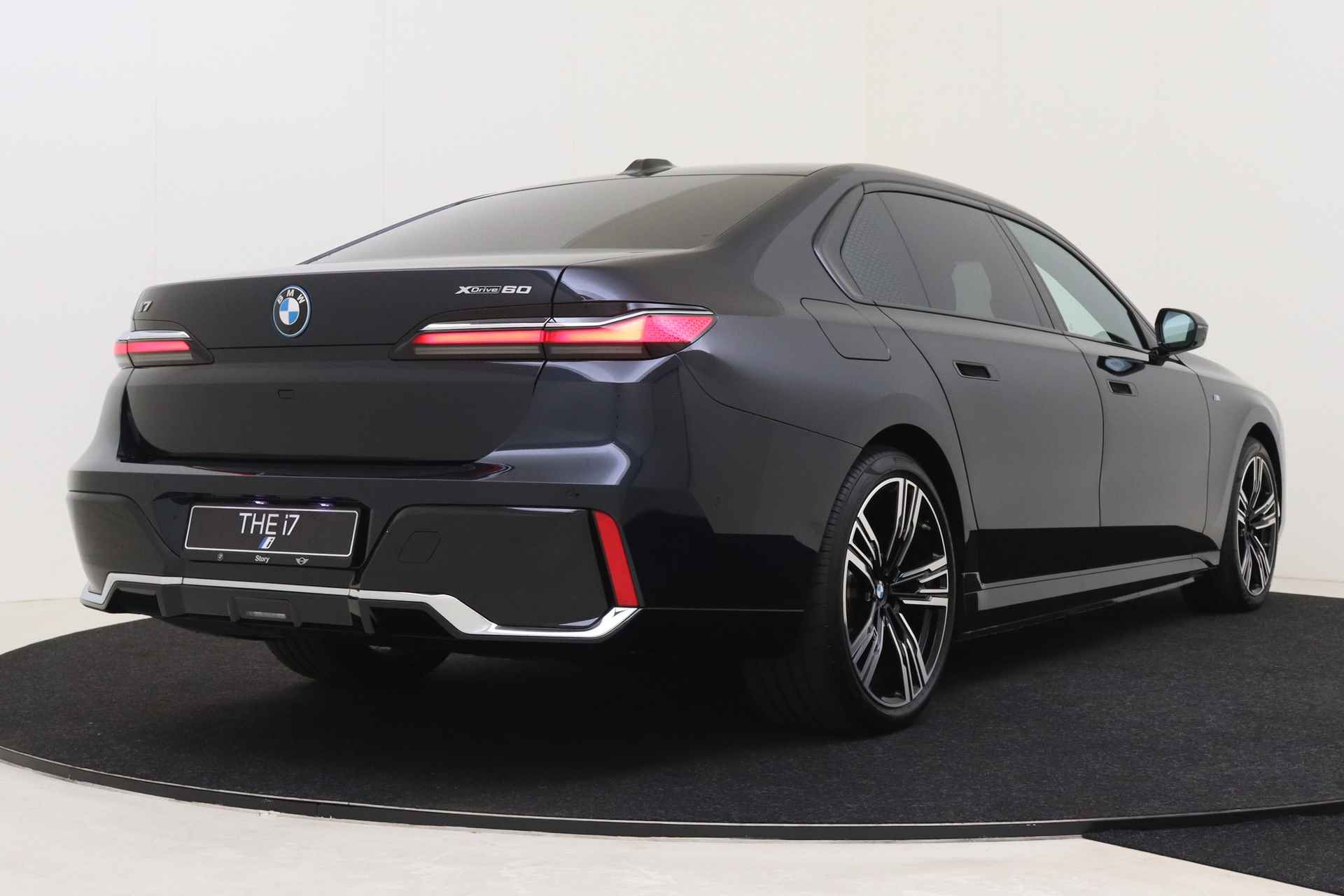 BMW i7 xDrive60 High Executive M Sport 106 kWh / Panoramadak Sky Lounge / Trekhaak / Parking Assistant Professional / Massagefunctie / Active Steering / Stoelventilatie - 3/78