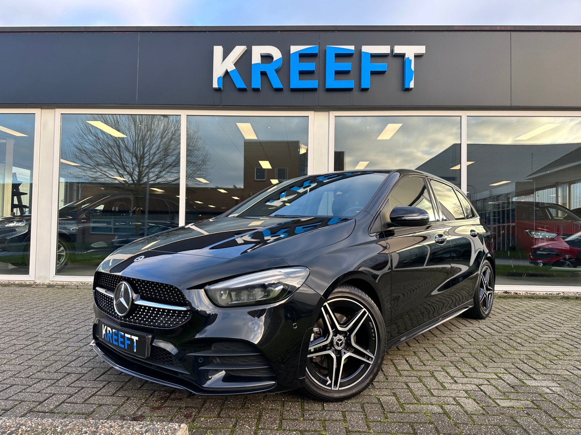 Mercedes-Benz B-Klasse 200 AMG Line Pano | Garantie |