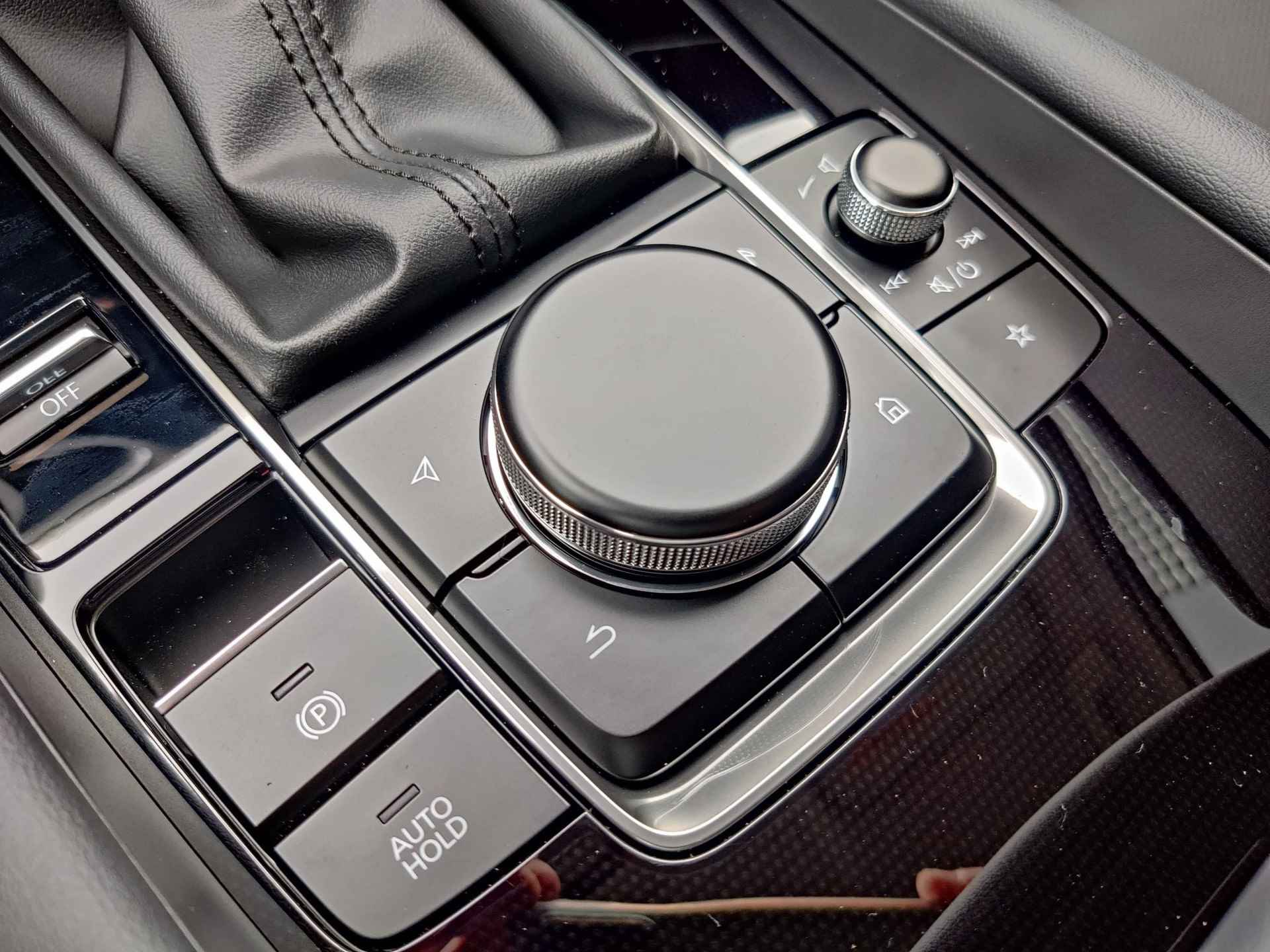 Mazda 3 2.0 E-SkyActiv-G 122 Comfort Automaat | 5.395 EURO KORTING! | LEER PAKKET | 6 JAAR GARANTIE! | - 28/31
