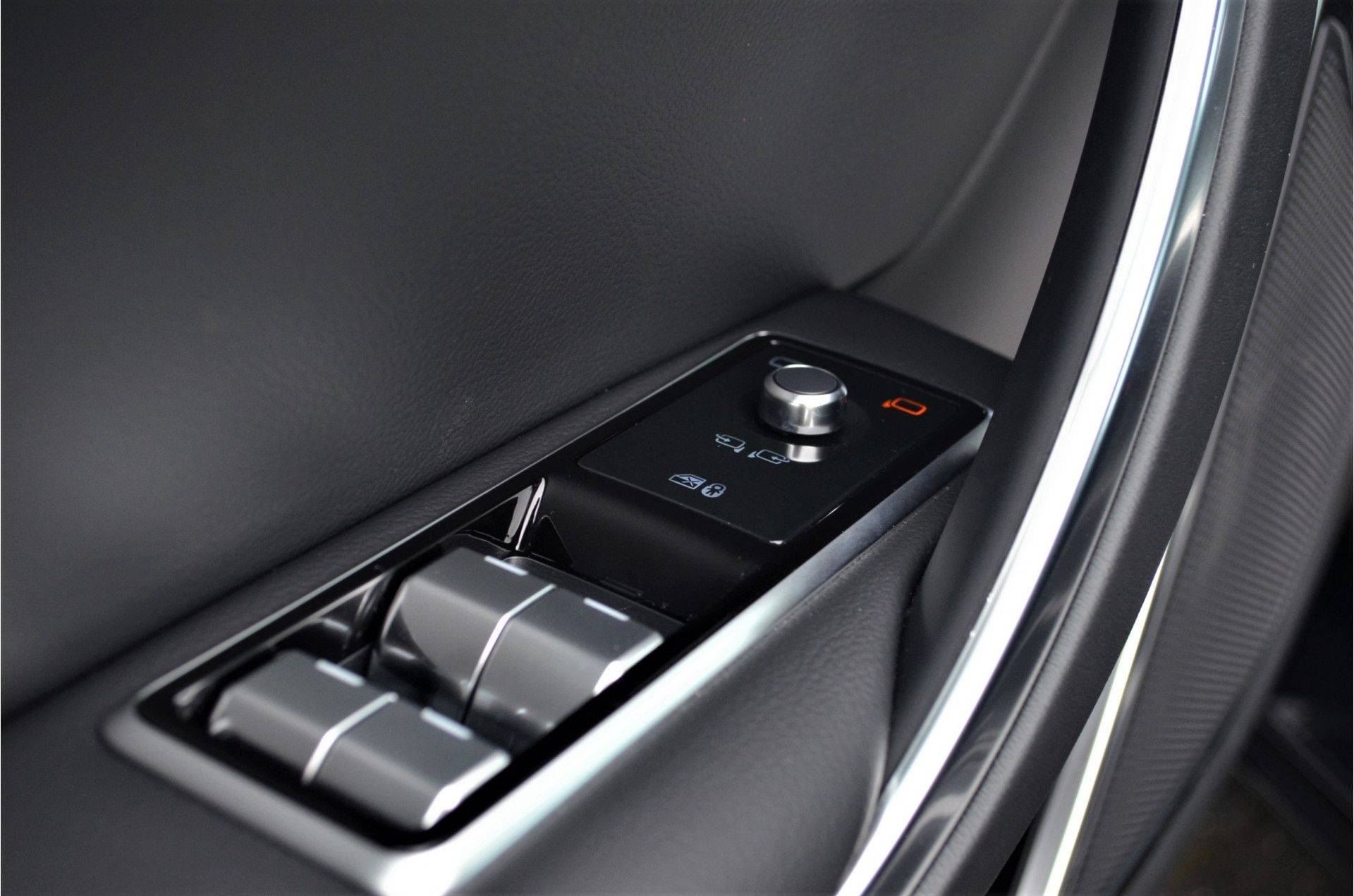 Jaguar XF 2.0 P250 SE | Adaptive cruise control | Panoramadak met schuif-/ kanteldeel | Cold Climate Pack | Draadloze telefoonlader | - 22/43