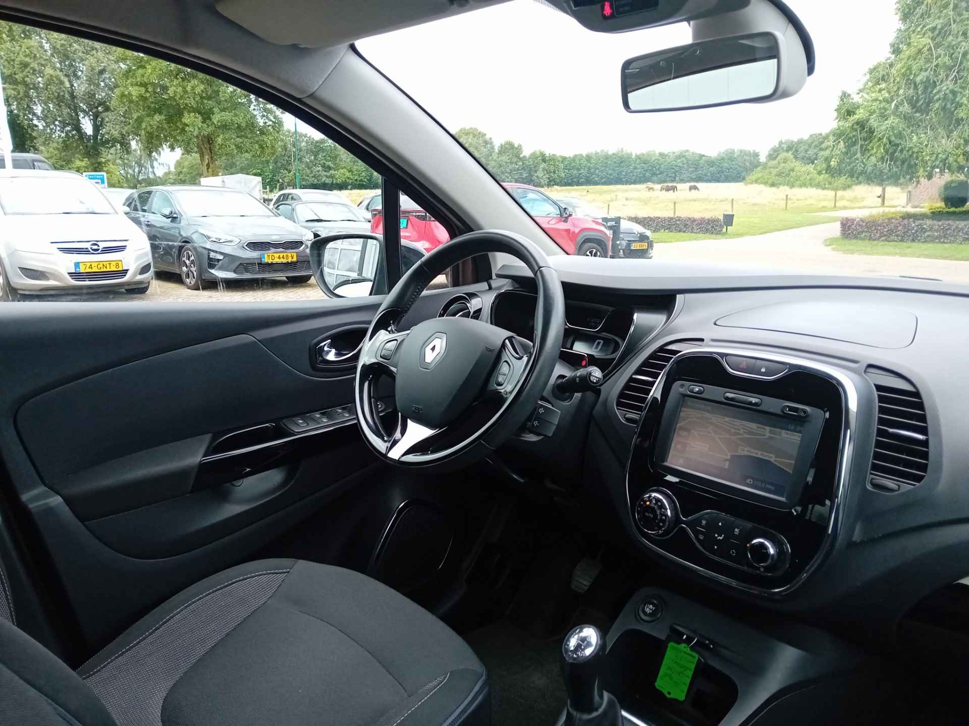 Renault Captur 0.9 TCe Helly Hansen - Navigatie - Pdc - 11/14