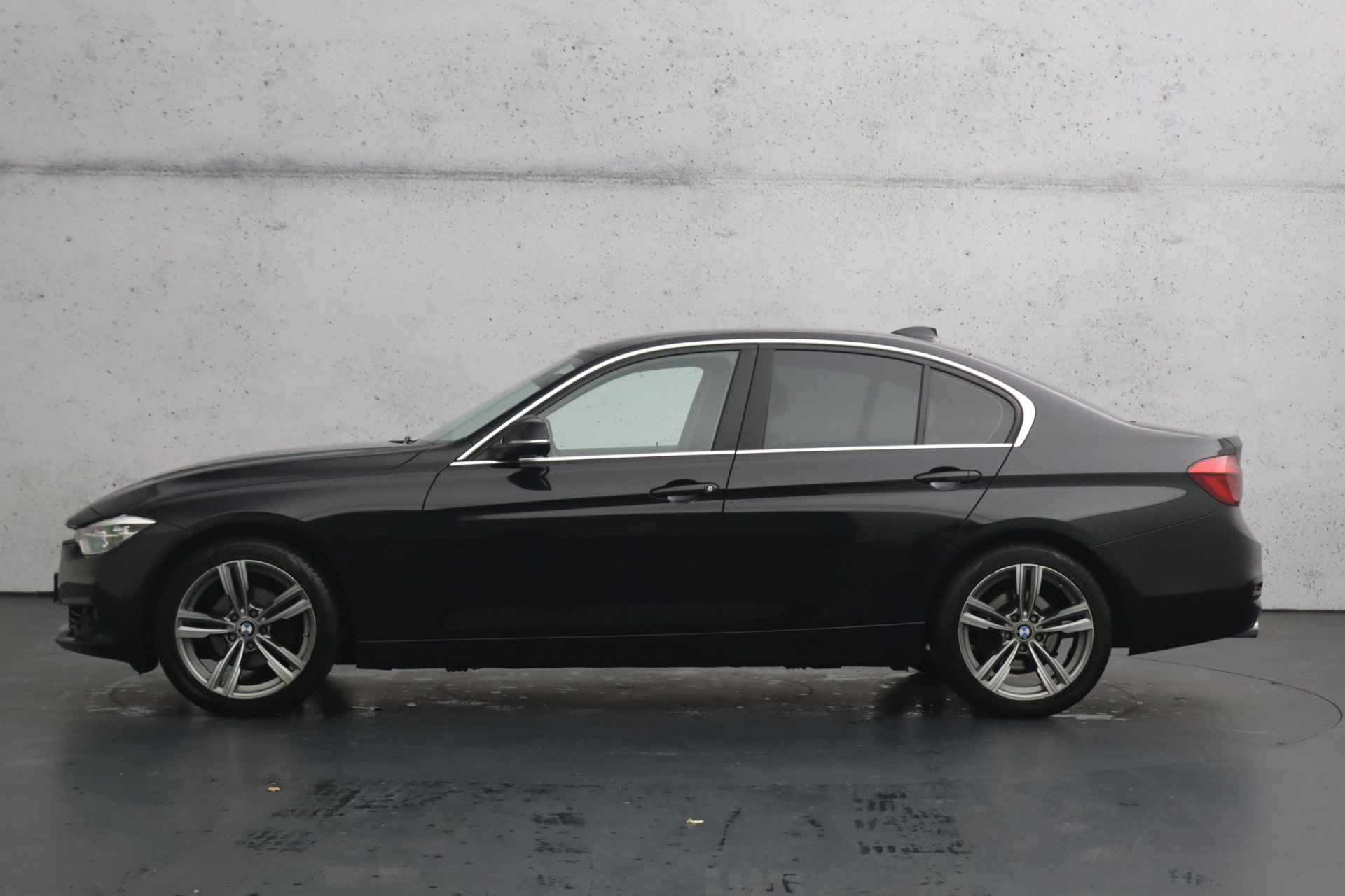 BMW 3 Serie 318i Executive | Climate control | LED koplampen | Cruise control | Parkeersensoren | Navigatie - 7/29