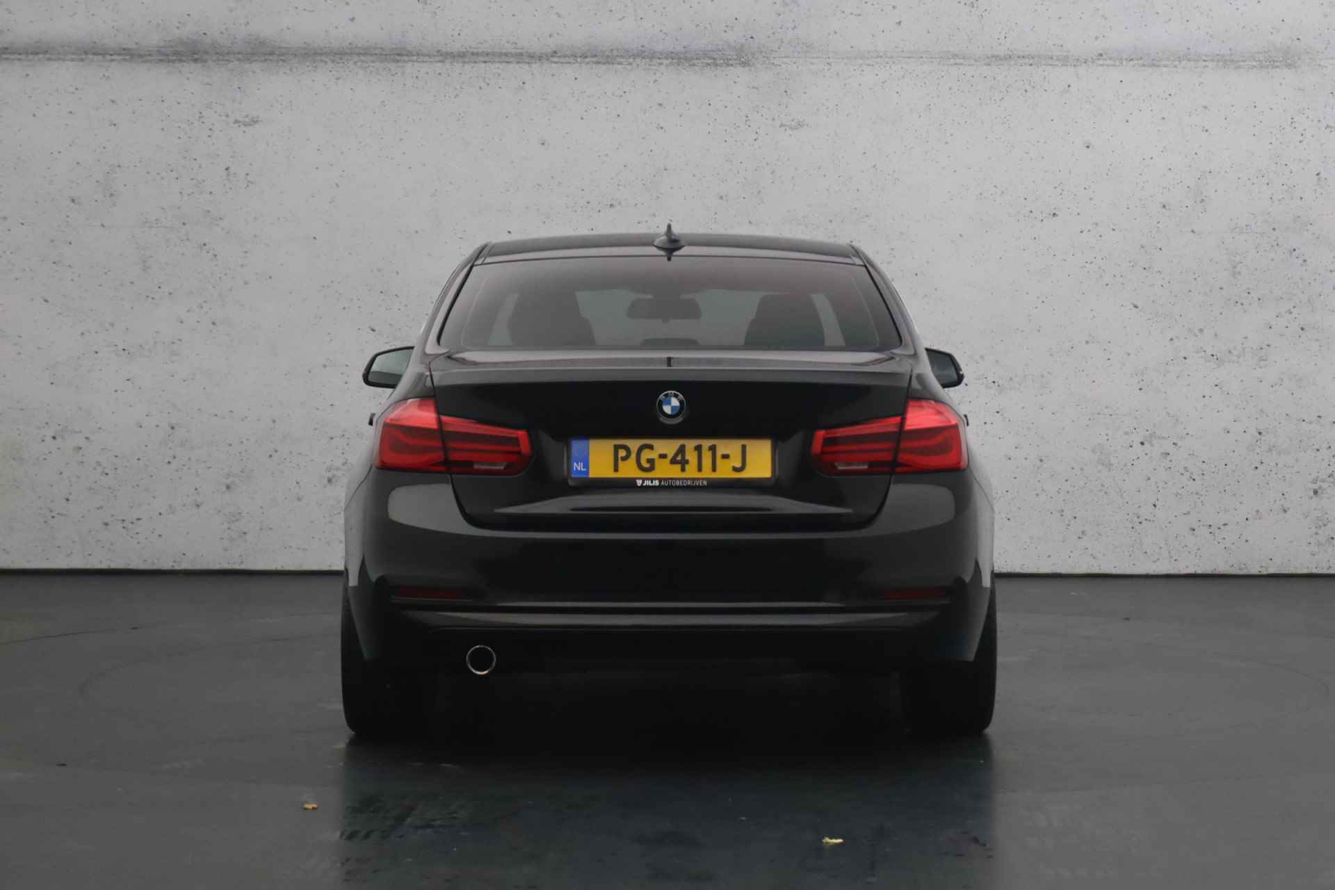 BMW 3 Serie 318i Executive | Climate control | LED koplampen | Cruise control | Parkeersensoren | Navigatie - 10/29