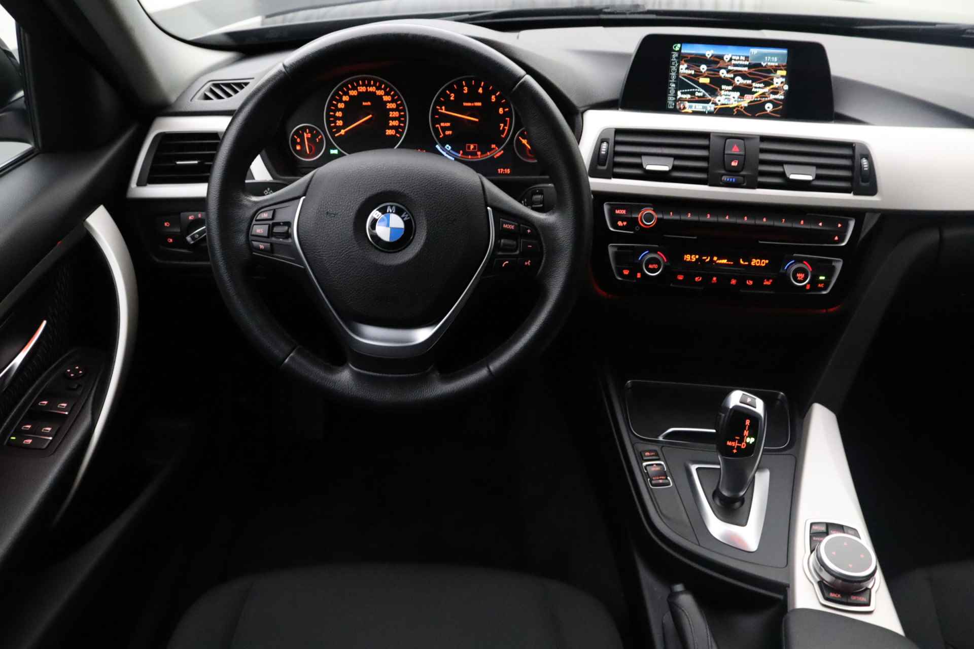 BMW 3 Serie 318i Executive | Climate control | LED koplampen | Cruise control | Parkeersensoren | Navigatie - 11/29