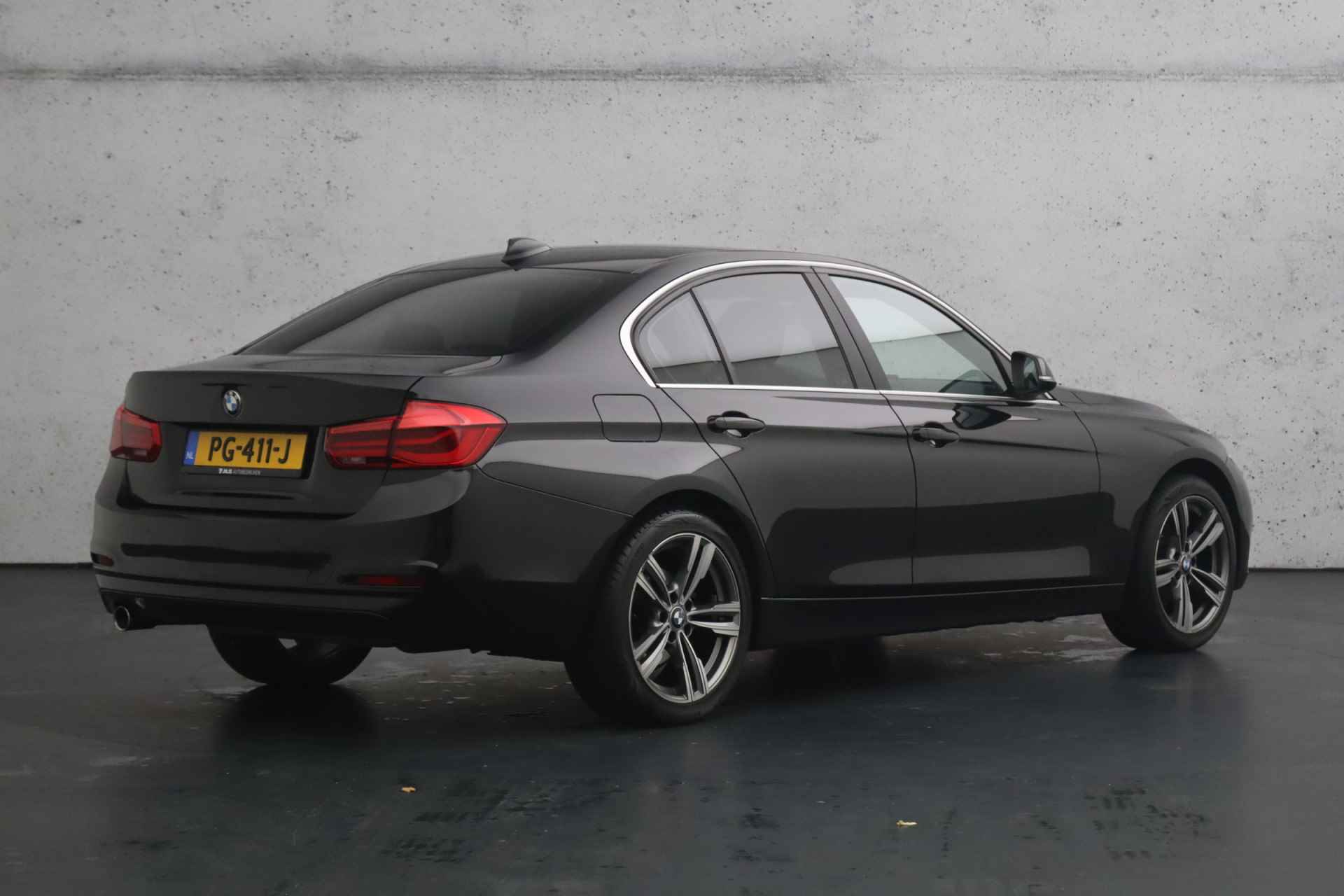 BMW 3 Serie 318i Executive | Climate control | LED koplampen | Cruise control | Parkeersensoren | Navigatie - 21/29