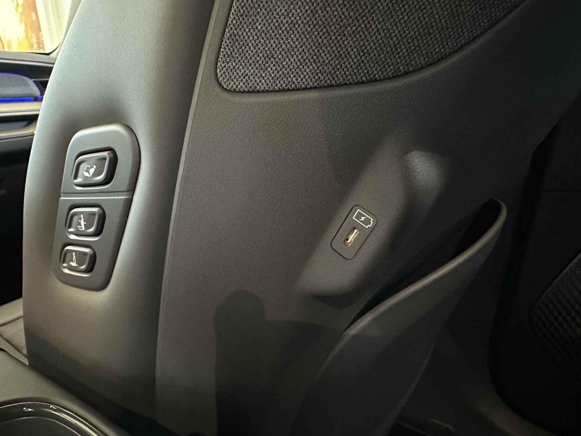 Kia EV9 Launch Edition 100 kWh - Exclusief Velgen - Head-up Display - Navigatie - Climate Control - Adaptief Cruise Control - Stoel/Stuur Verwarming - Stoel Verkoeling - Fabrieksgarantie Tot 2030 - 34/59