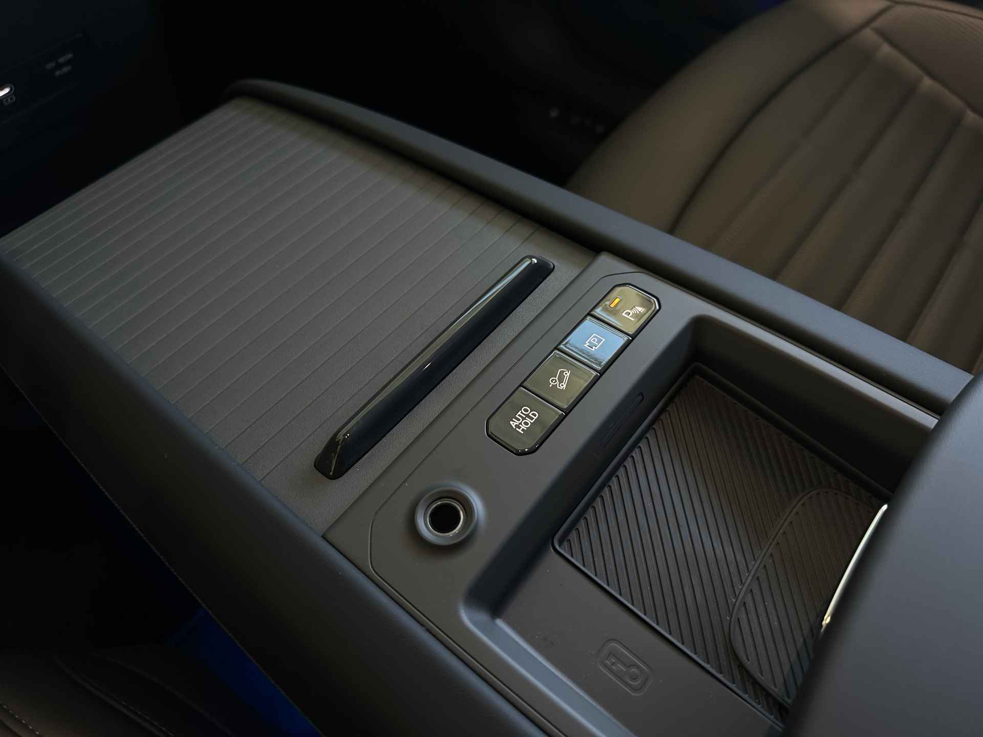 Kia EV9 Launch Edition 100 kWh - Exclusief Velgen - Head-up Display - Navigatie - Climate Control - Adaptief Cruise Control - Stoel/Stuur Verwarming - Stoel Verkoeling - Fabrieksgarantie Tot 2030 - 37/59