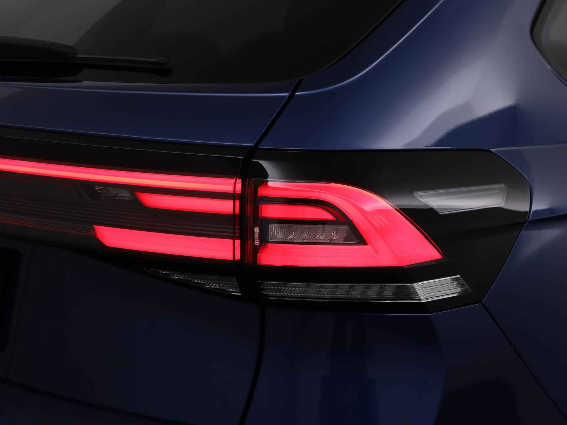 Volkswagen Taigo 1.5 TSI 150PK R-Line Business DSG | Pano.Dak | IQ.Light | Camera | Keyless | Navi | PDC | Virtual Display | 18" LM 'Misano' | Stoelverwarming | Getint Glas | - 13/57