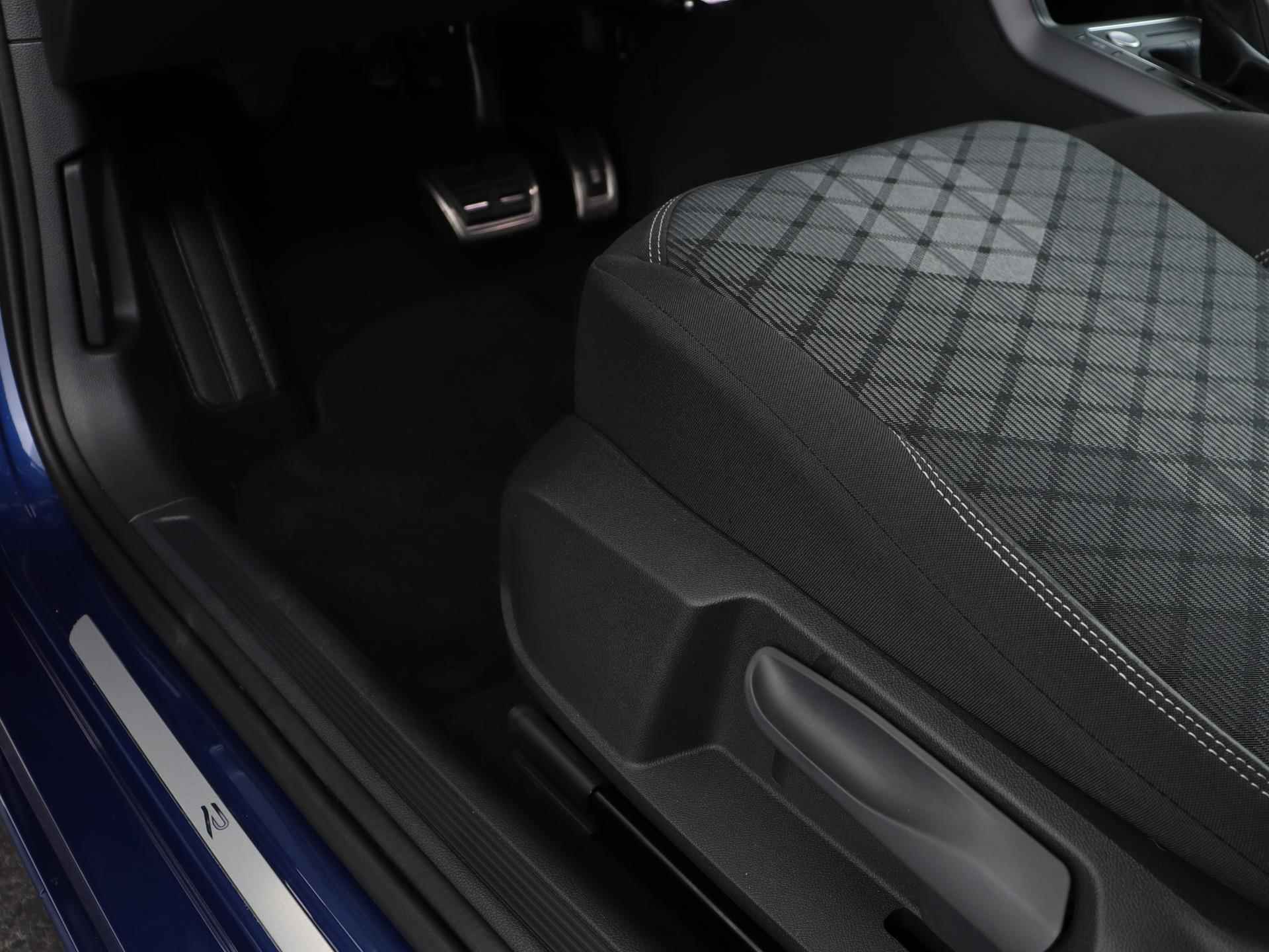 Volkswagen Taigo 1.5 TSI 150PK R-Line Business DSG | Pano.Dak | IQ.Light | Camera | Keyless | Navi | PDC | Virtual Display | 18" LM 'Misano' | Stoelverwarming | Getint Glas | - 29/57