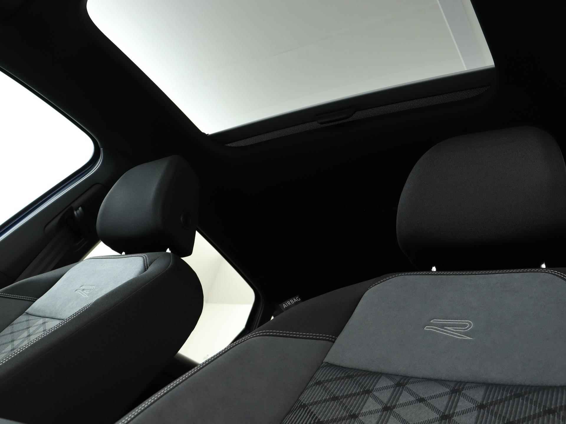 Volkswagen Taigo 1.5 TSI 150PK R-Line Business DSG | Pano.Dak | IQ.Light | Camera | Keyless | Navi | PDC | Virtual Display | 18" LM 'Misano' | Stoelverwarming | Getint Glas | - 30/57