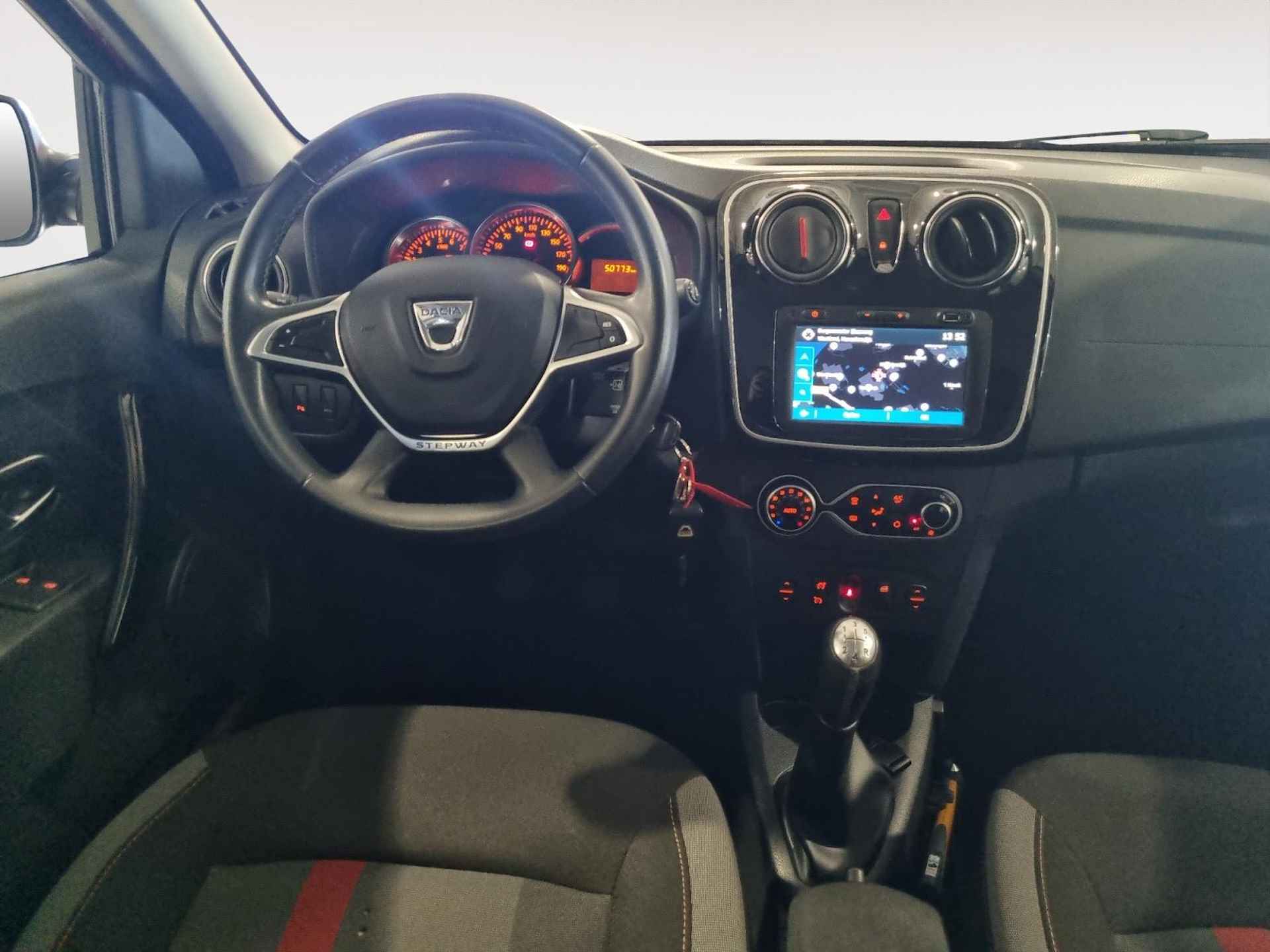 Dacia Sandero 0.9 TCe Tech Road * Trekhaak * Achteruit camera * Apple carplay / Android auto * Navi * - 12/26