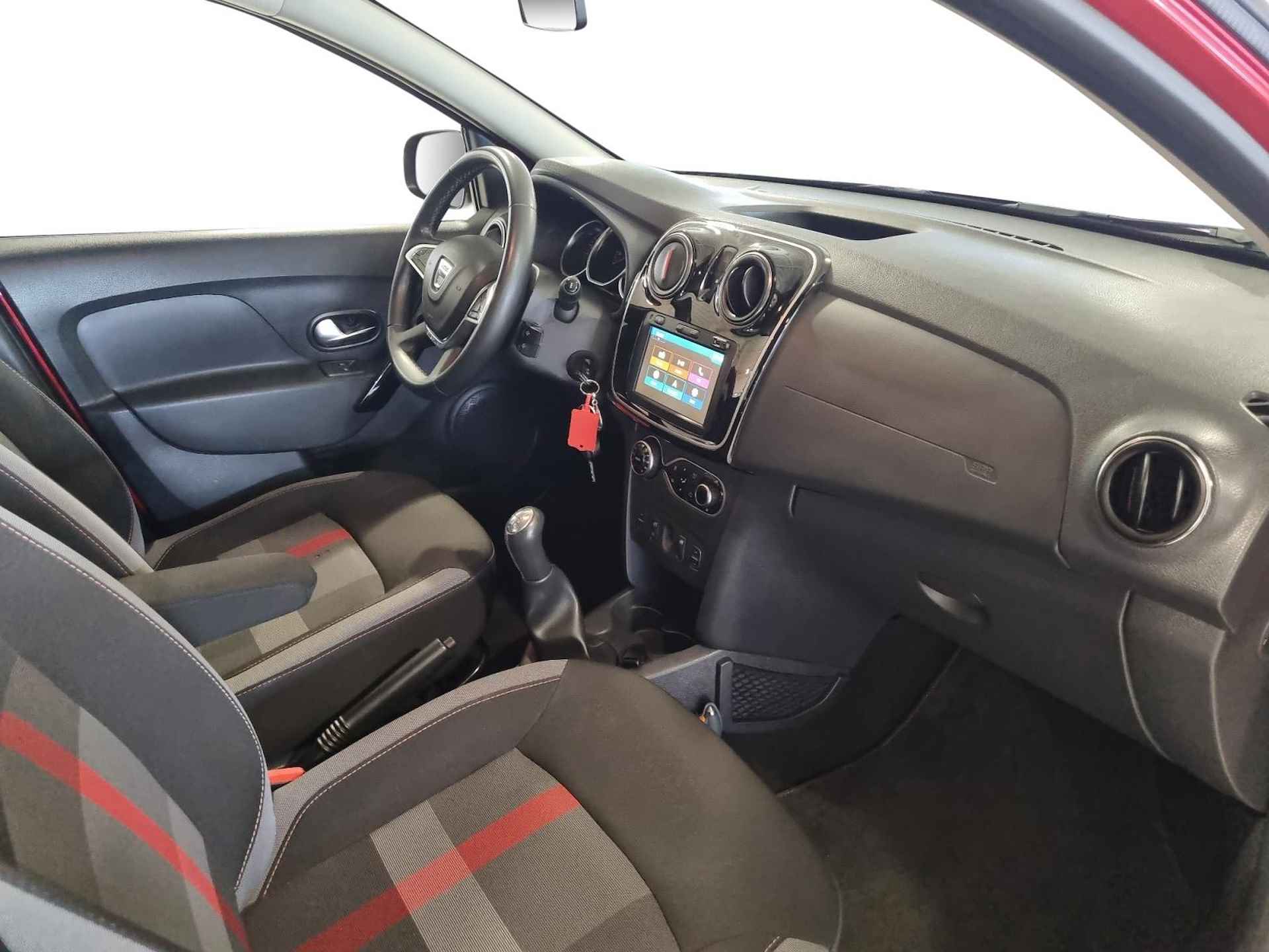 Dacia Sandero 0.9 TCe Tech Road * Trekhaak * Achteruit camera * Apple carplay / Android auto * Navi * - 16/26