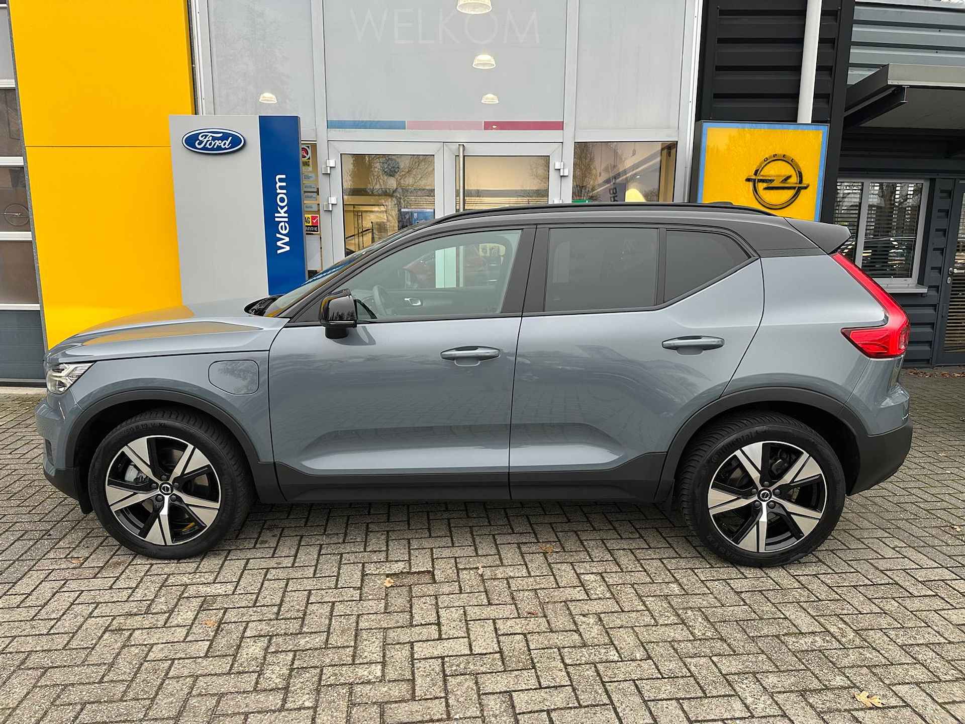 Volvo XC40 1.5 T4 211PK Recharge R-Design | NAVIGATIE| CAMERA| STOEL- EN STUURVERWARMING| ALCANTARA/LEDER| GLAZEN SCHUIFDAK| ELEKTRISCH VER - 4/44