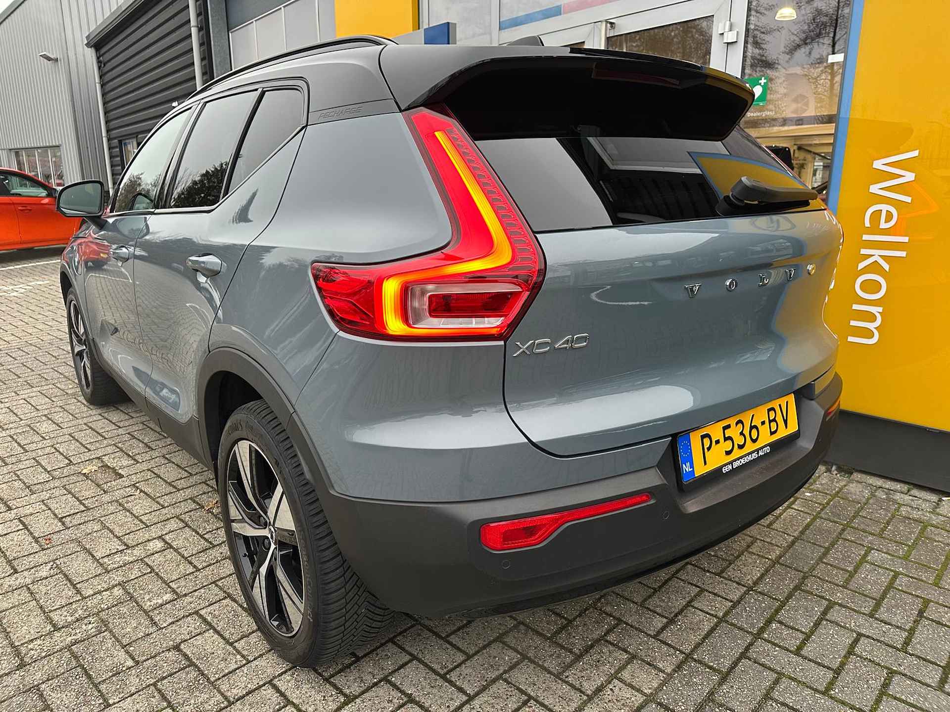 Volvo XC40 1.5 T4 211PK Recharge R-Design | NAVIGATIE| CAMERA| STOEL- EN STUURVERWARMING| ALCANTARA/LEDER| GLAZEN SCHUIFDAK| ELEKTRISCH VER - 5/44