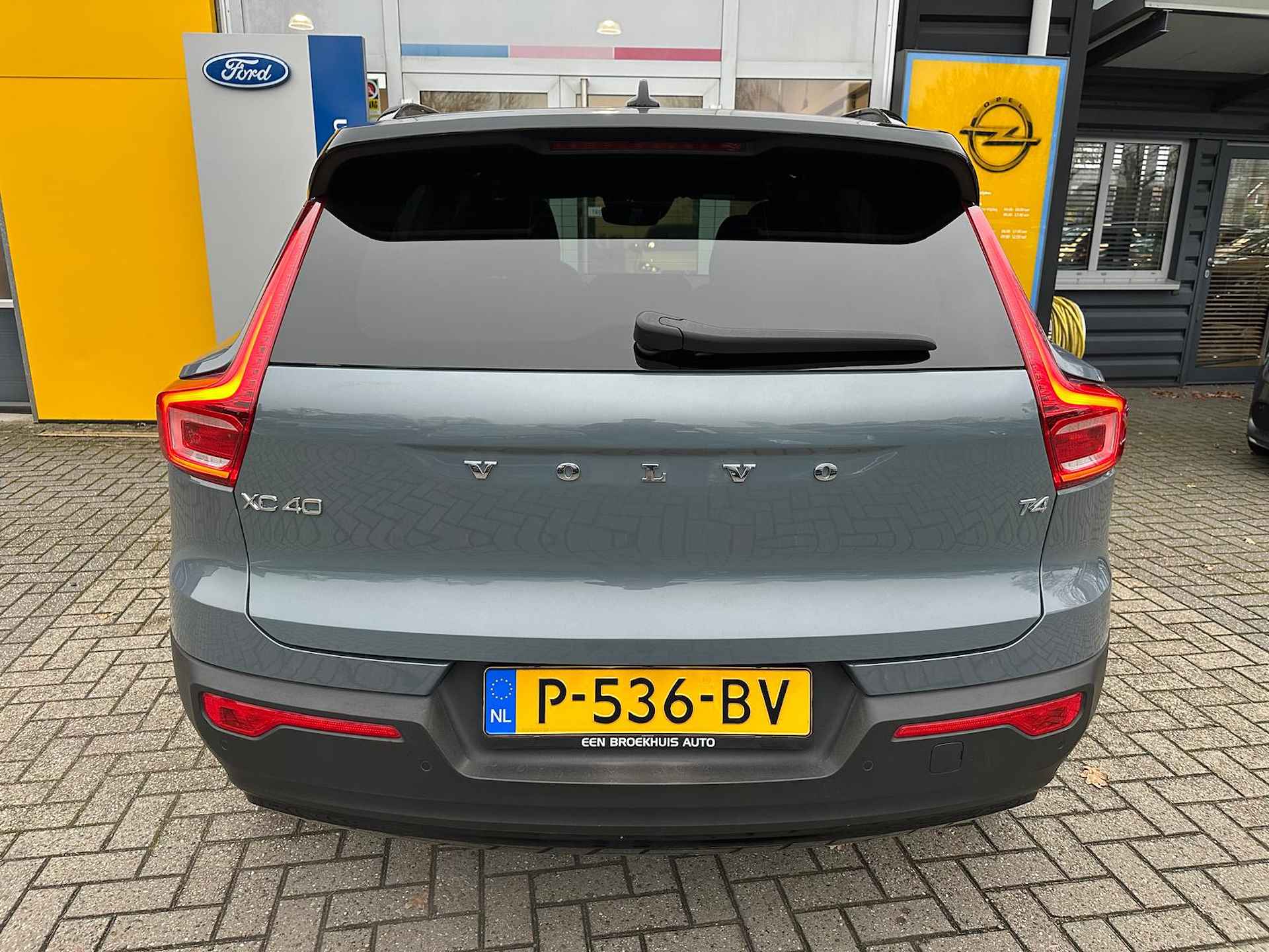 Volvo XC40 1.5 T4 211PK Recharge R-Design | NAVIGATIE| CAMERA| STOEL- EN STUURVERWARMING| ALCANTARA/LEDER| GLAZEN SCHUIFDAK| ELEKTRISCH VER - 6/44