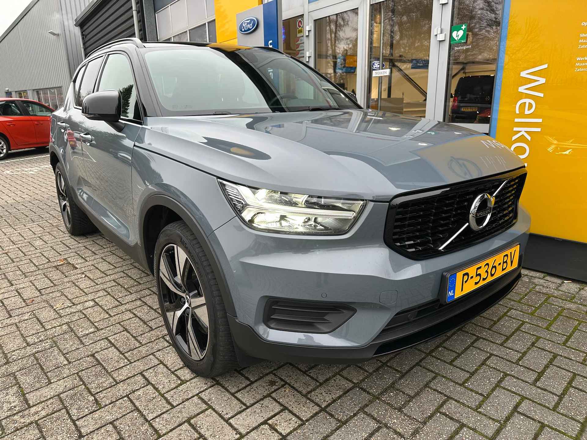 Volvo XC40 1.5 T4 211PK Recharge R-Design | NAVIGATIE| CAMERA| STOEL- EN STUURVERWARMING| ALCANTARA/LEDER| GLAZEN SCHUIFDAK| ELEKTRISCH VER - 9/44