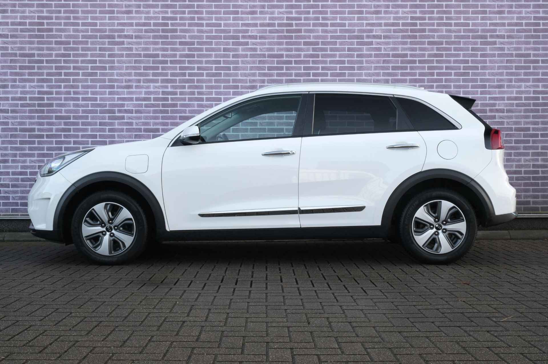 Kia Niro 1.6 GDi PHEV DynamicLine | Plug in Hybride| Navigatie | PDC + camera | Adaptieve cruise control | Half leder | Stoelverwarming - 4/37