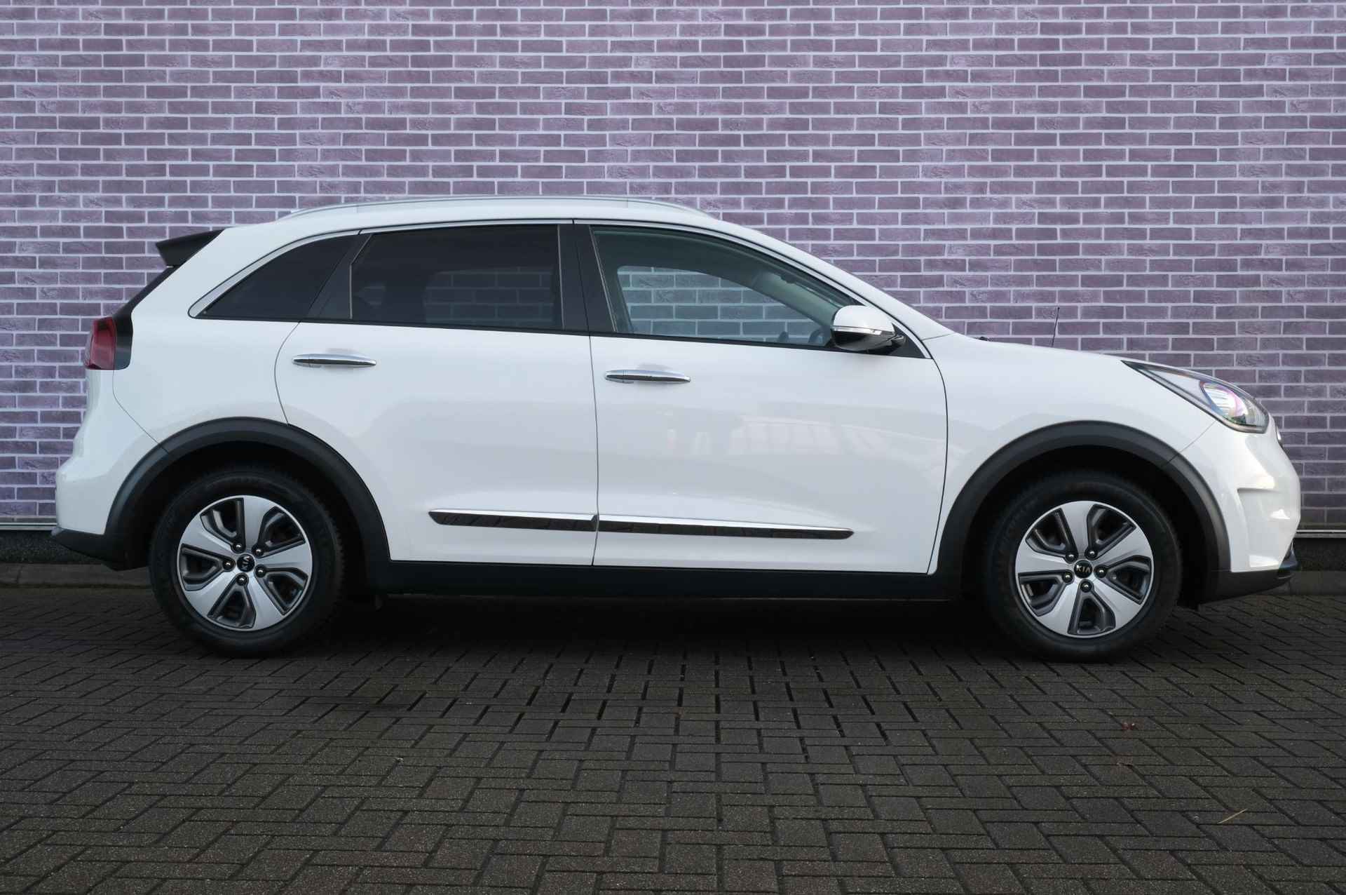 Kia Niro 1.6 GDi PHEV DynamicLine | Plug in Hybride| Navigatie | PDC + camera | Adaptieve cruise control | Half leder | Stoelverwarming - 16/37