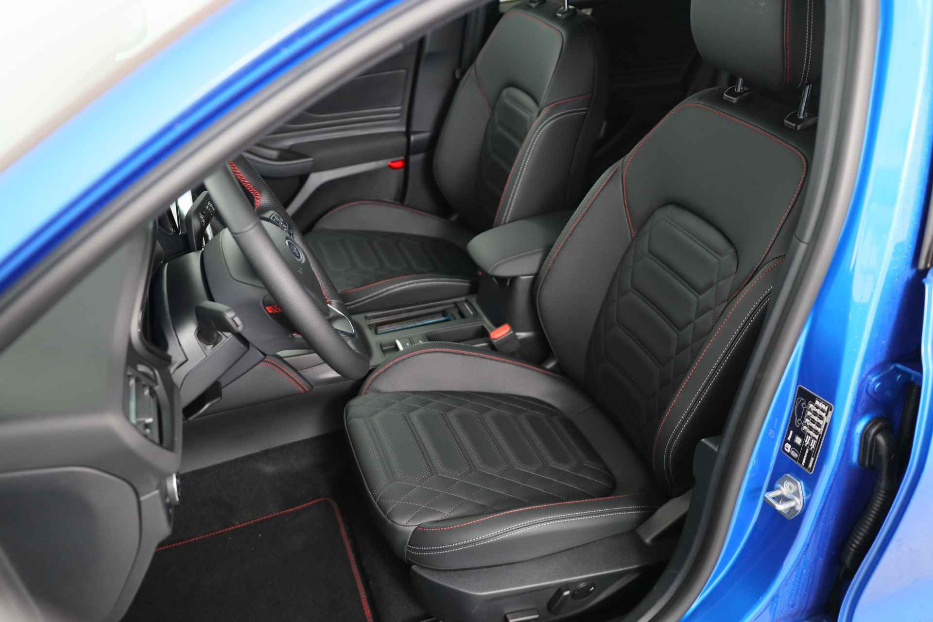Ford Focus Wagon 1.0 EcoBoost Hybrid ST Line X | Direct Leverbaar! | Lederen bekleding | Drivers Assistance Pack | Winter Pack | Parking Pa - 31/37