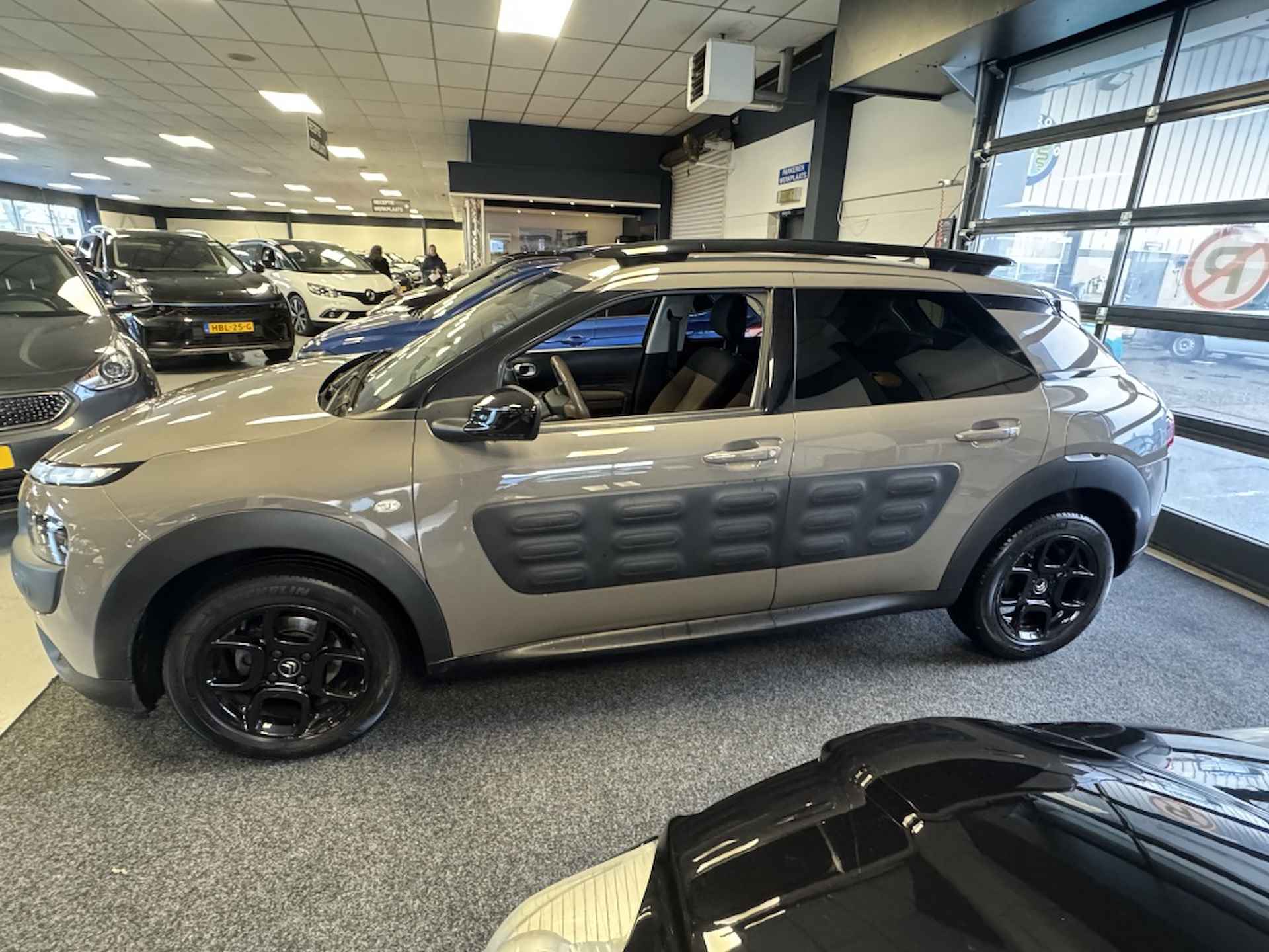 Citroen C4 Cactus 1.2 PureT. Business - 2/25