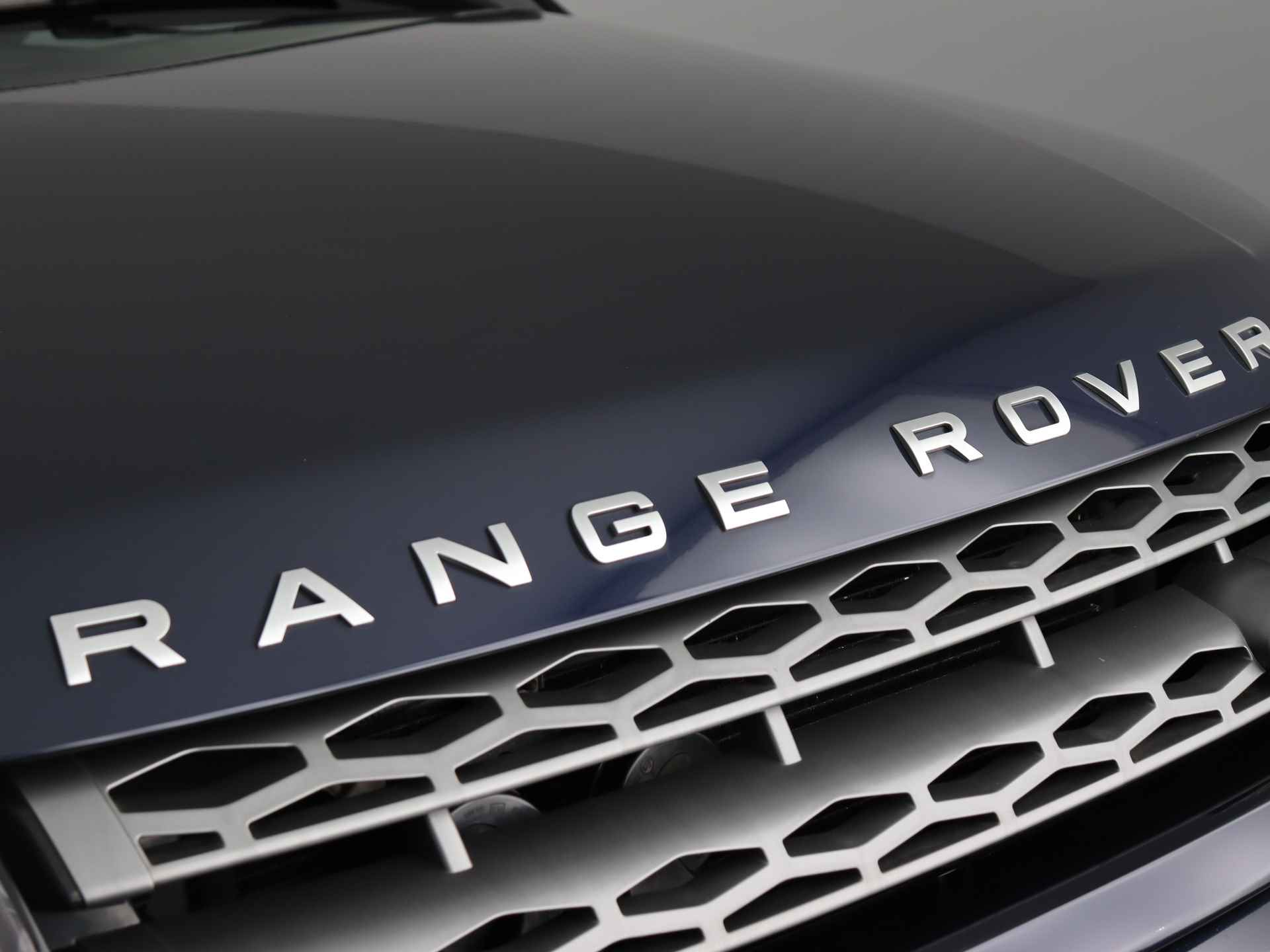Land Rover Range Rover Evoque 2.2 TD4 4WD Prestige (Climate / Cruise / 19 Inch / PDC V+A / Meridian / Camera / Leder) - 65/74