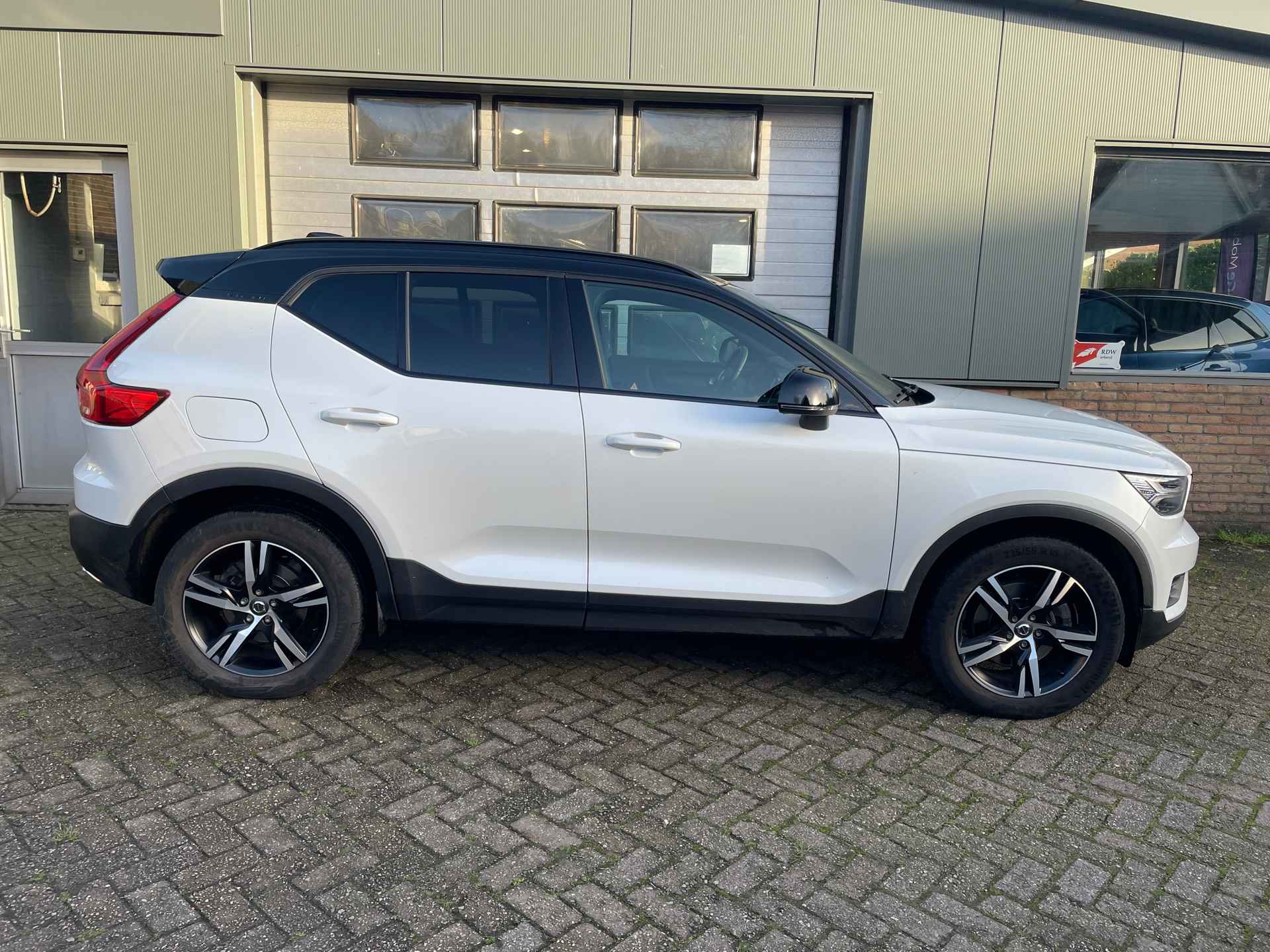 Volvo XC40 2.0 T4 AWD R-Design, Panodak, Leer - 5/21