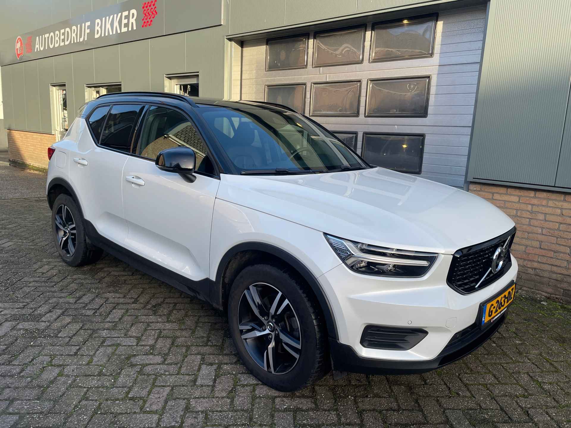 Volvo XC40 2.0 T4 AWD R-Design, Panodak, Leer - 6/21